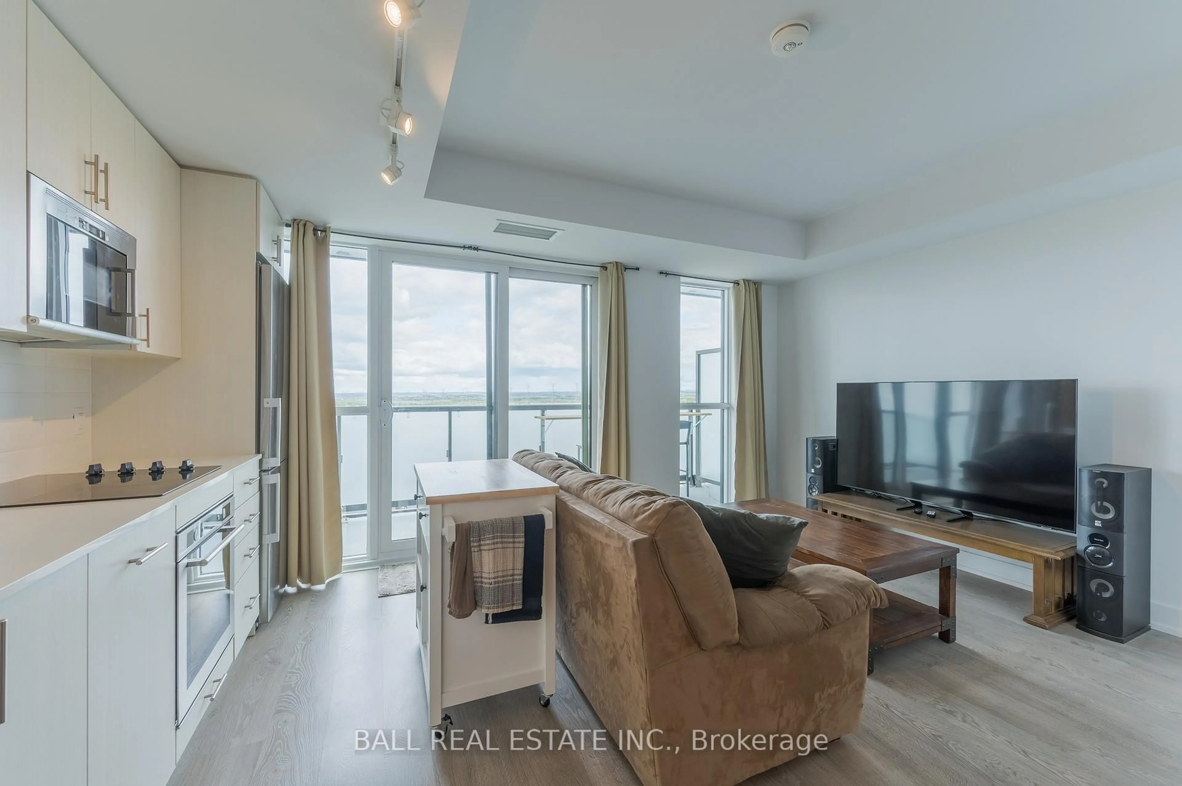 Living room with furniture, wood/laminate floor for 2550 Simcoe St #1121, Oshawa Ontario L1R 0R5