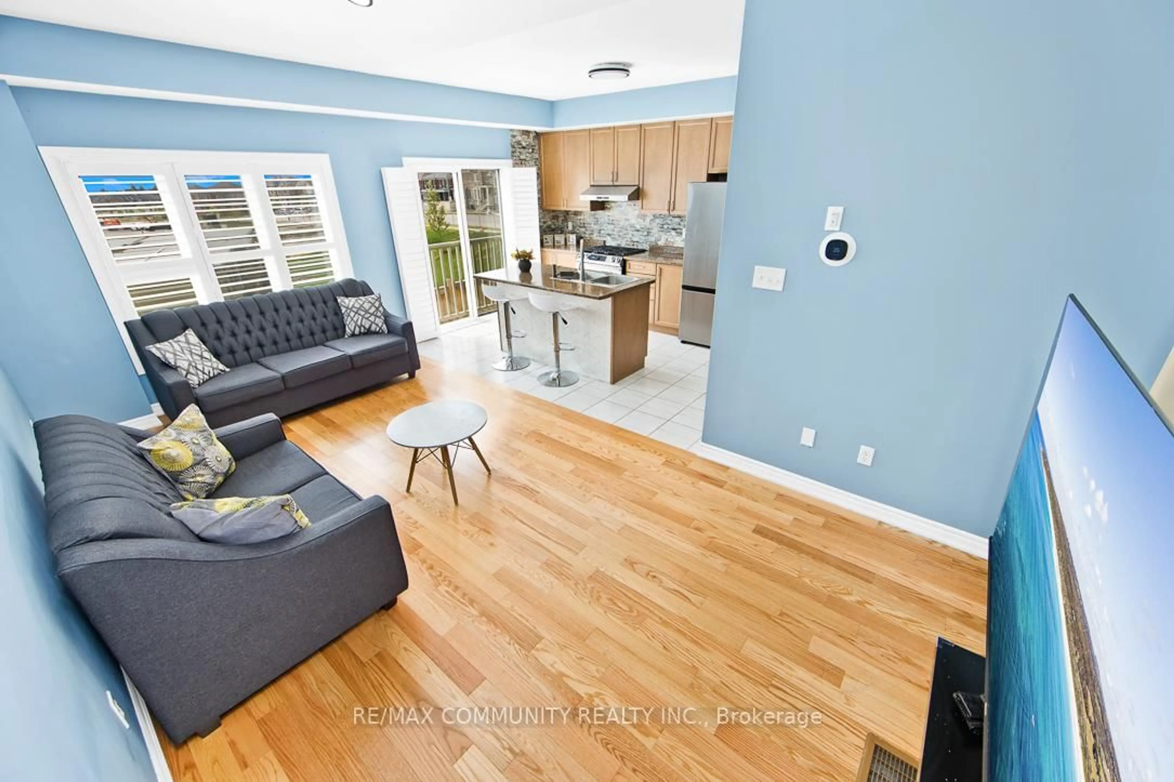 Living room with furniture, unknown for 1073 Skyridge Blvd, Pickering Ontario L1X 0M8