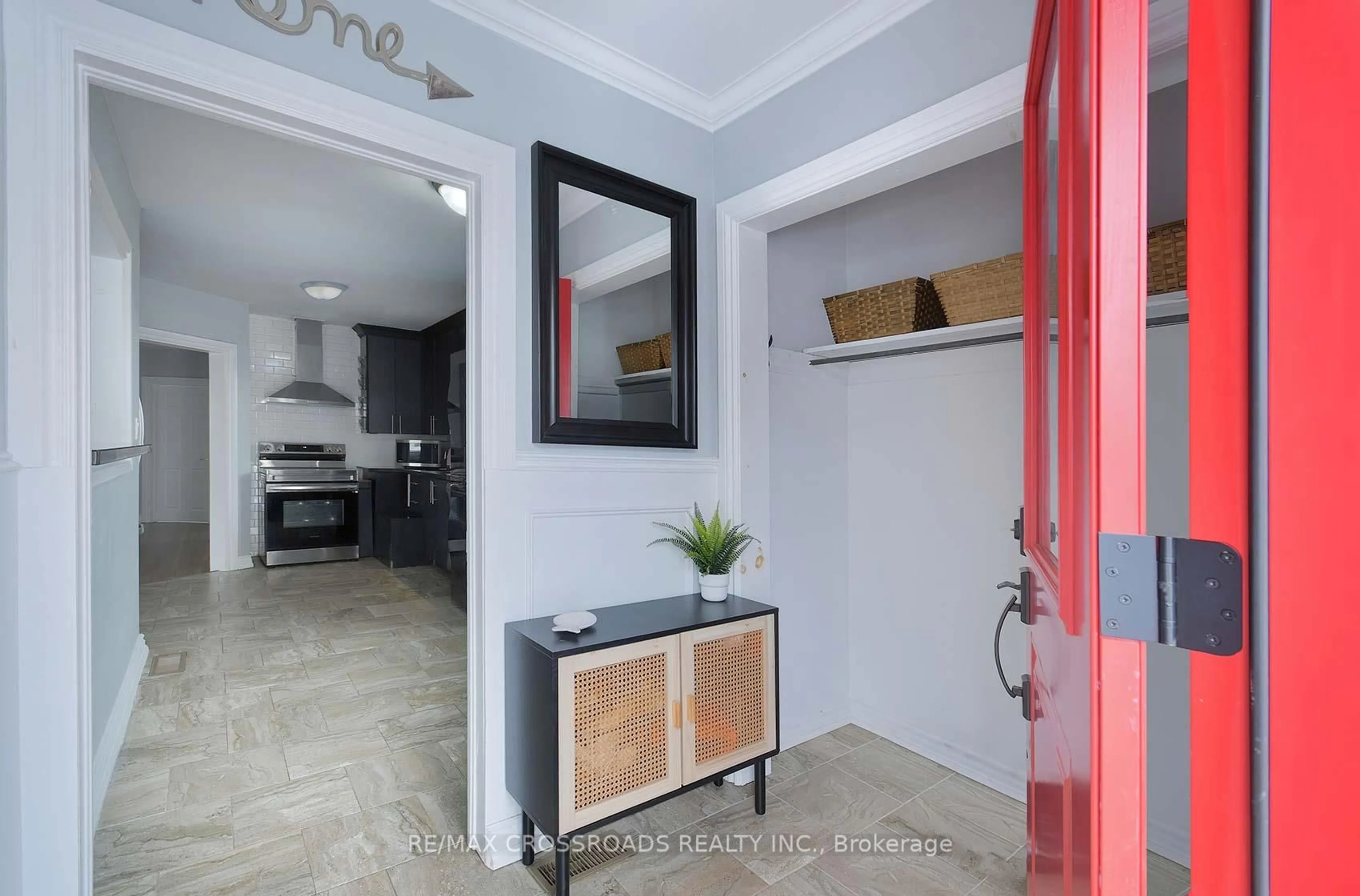 Indoor entryway for 40 Stansbury Cres, Toronto Ontario M1K 4R6