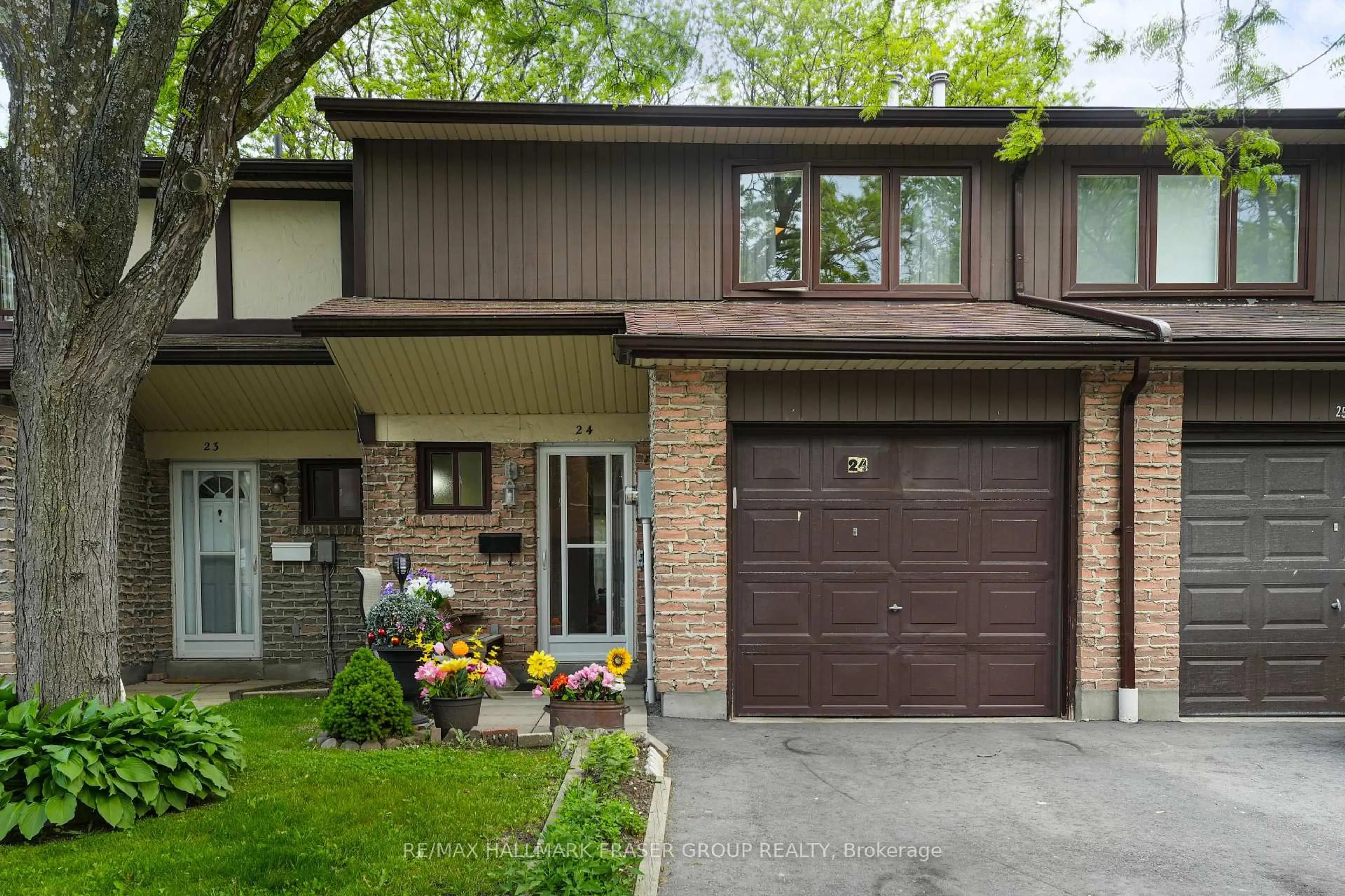 Home with brick exterior material, street for 1975 Memory Lane #24, Pickering Ontario L1V 3M3
