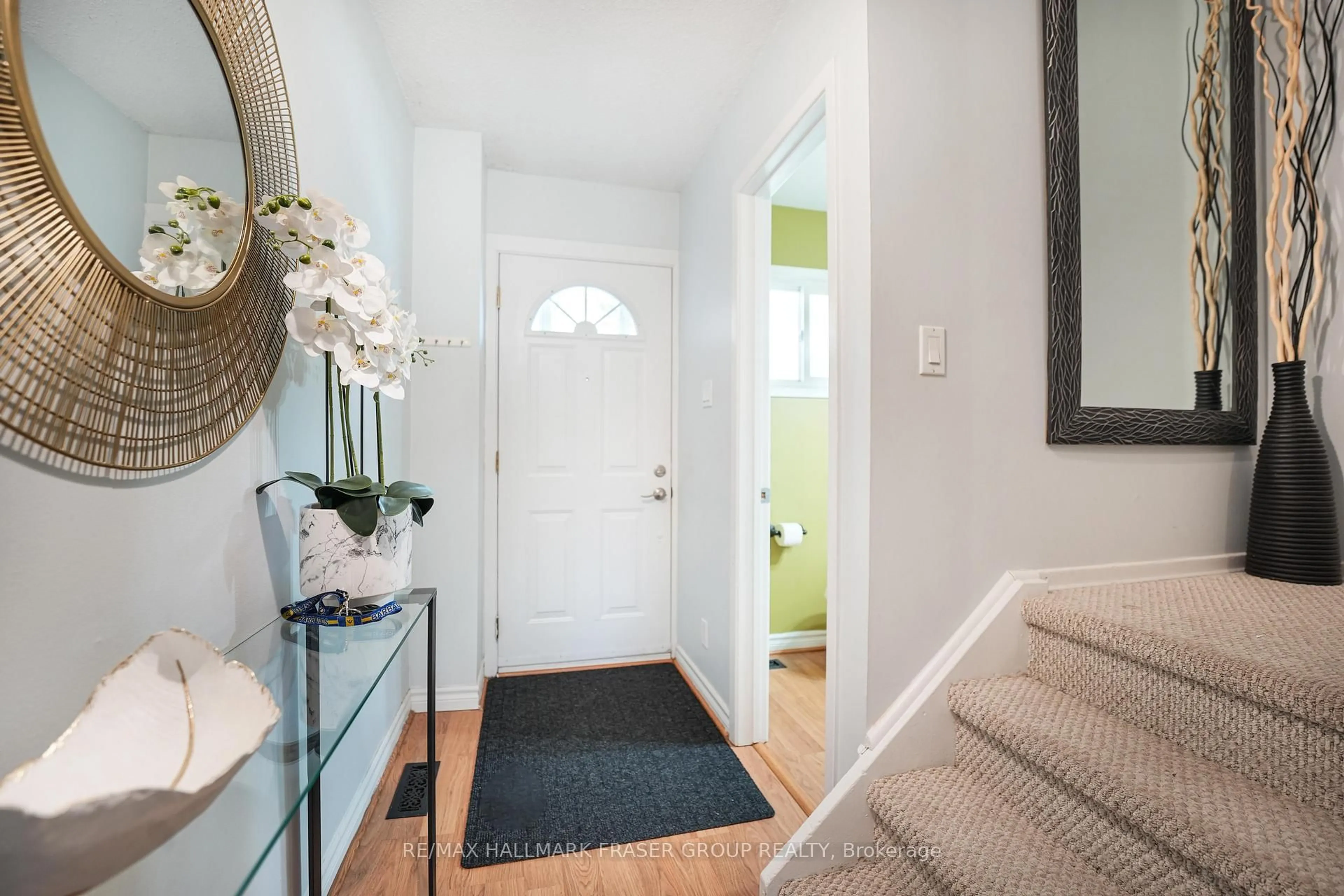 Indoor entryway for 1975 Memory Lane #24, Pickering Ontario L1V 3M3