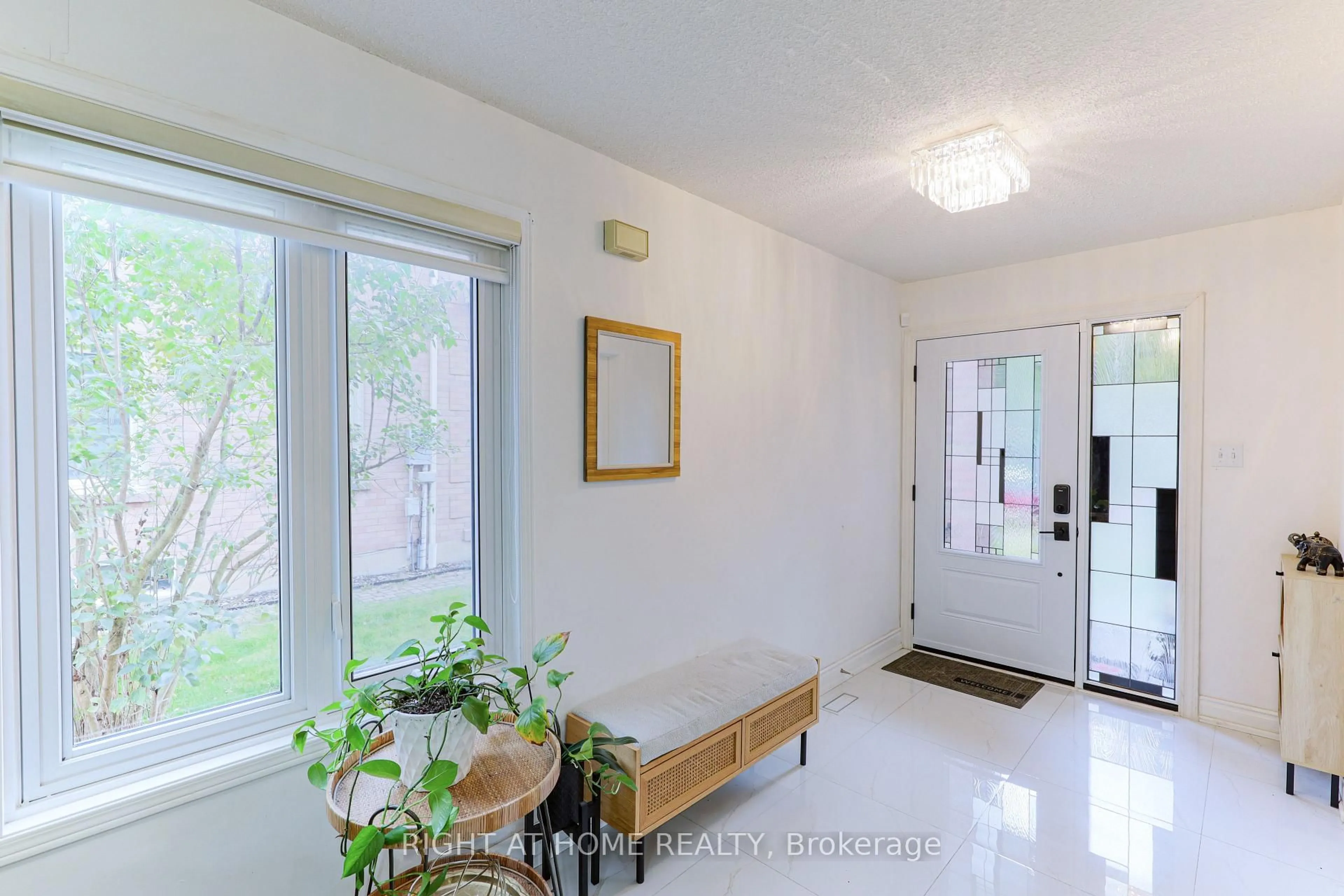 Indoor entryway for 80 Deverell St, Whitby Ontario L1R 1V9