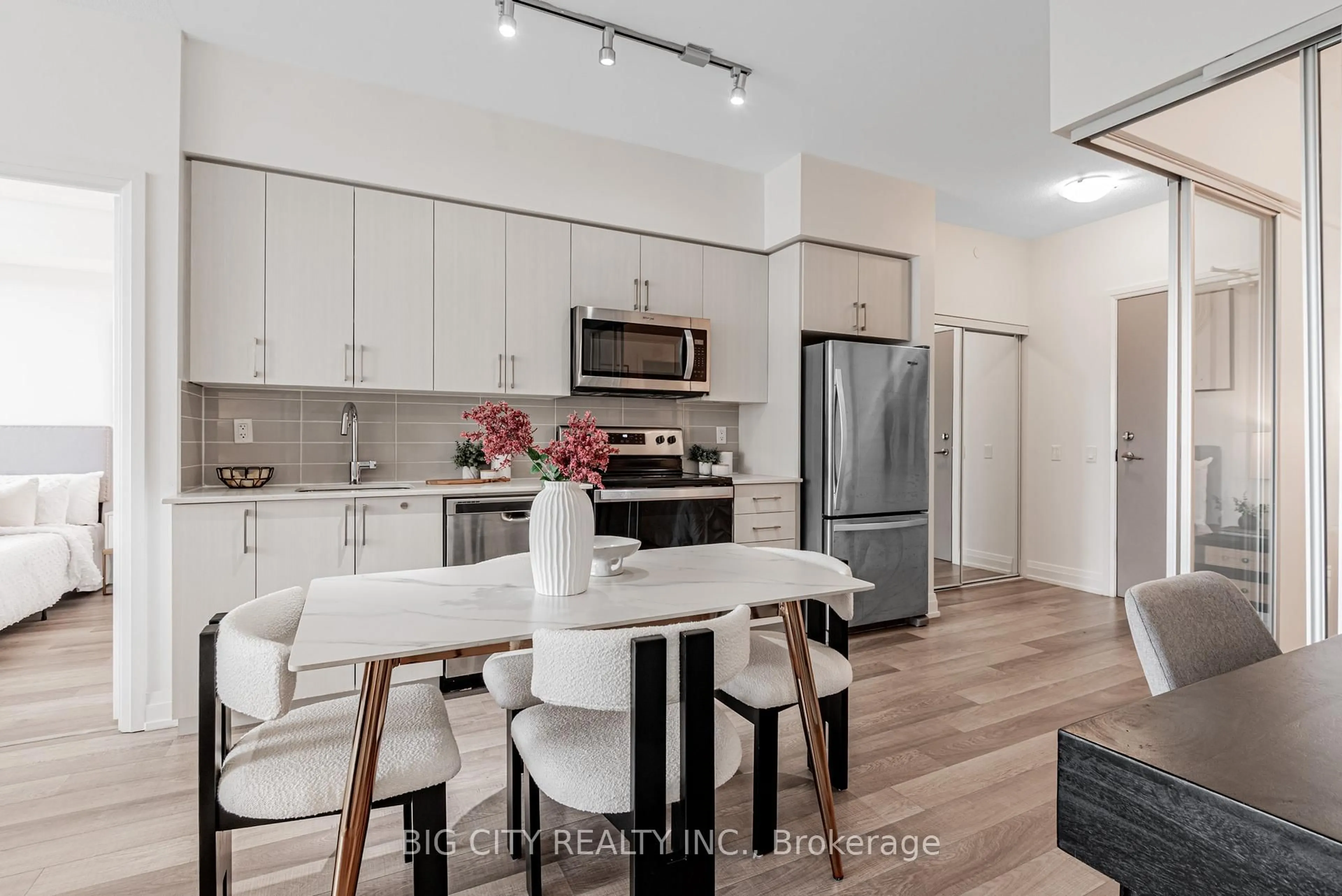 Open concept kitchen, unknown for 3121 Sheppard Ave #611, Toronto Ontario M1T 3J7