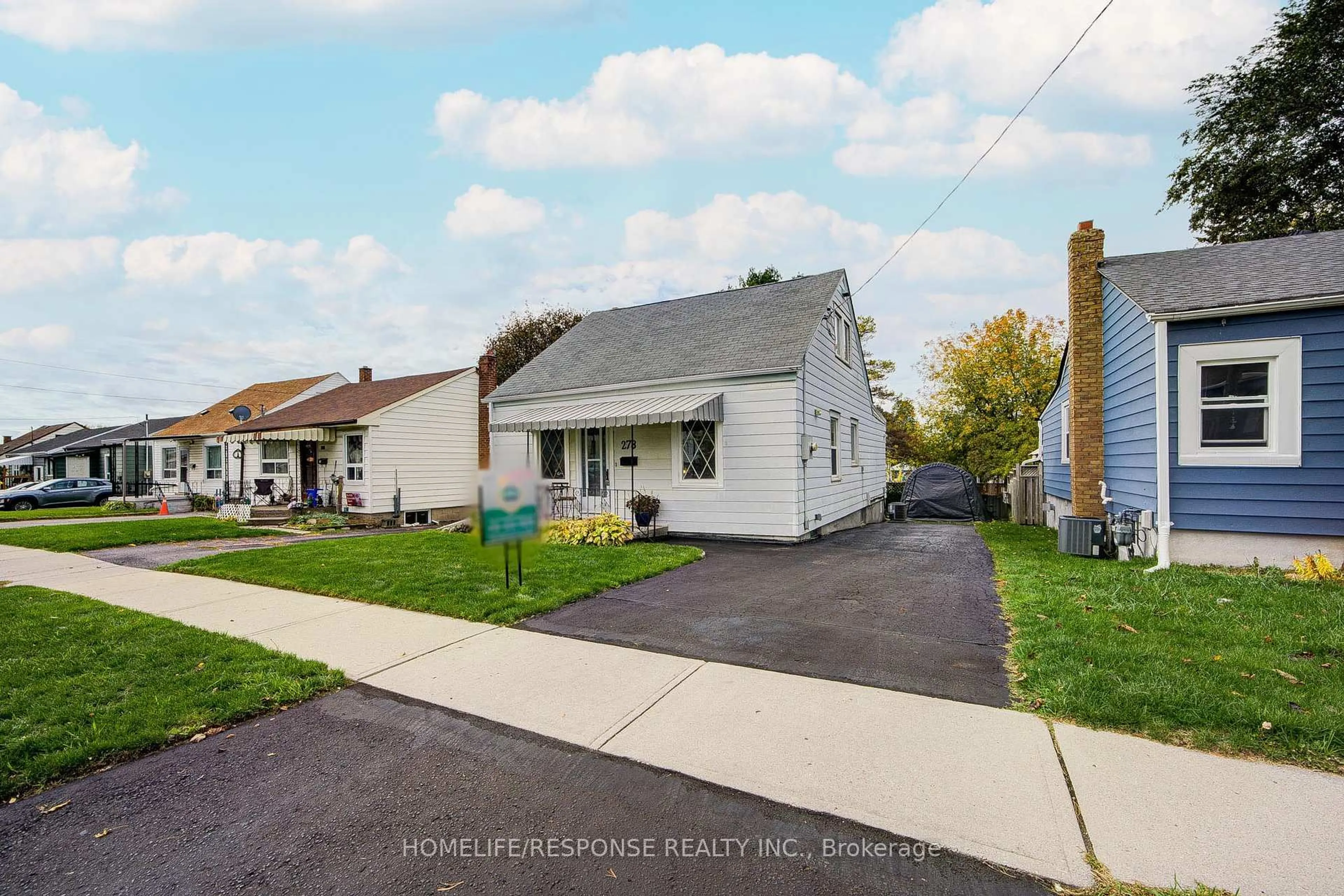 A pic from outside/outdoor area/front of a property/back of a property/a pic from drone, street for 278 Drew St, Oshawa Ontario L1H 5A7