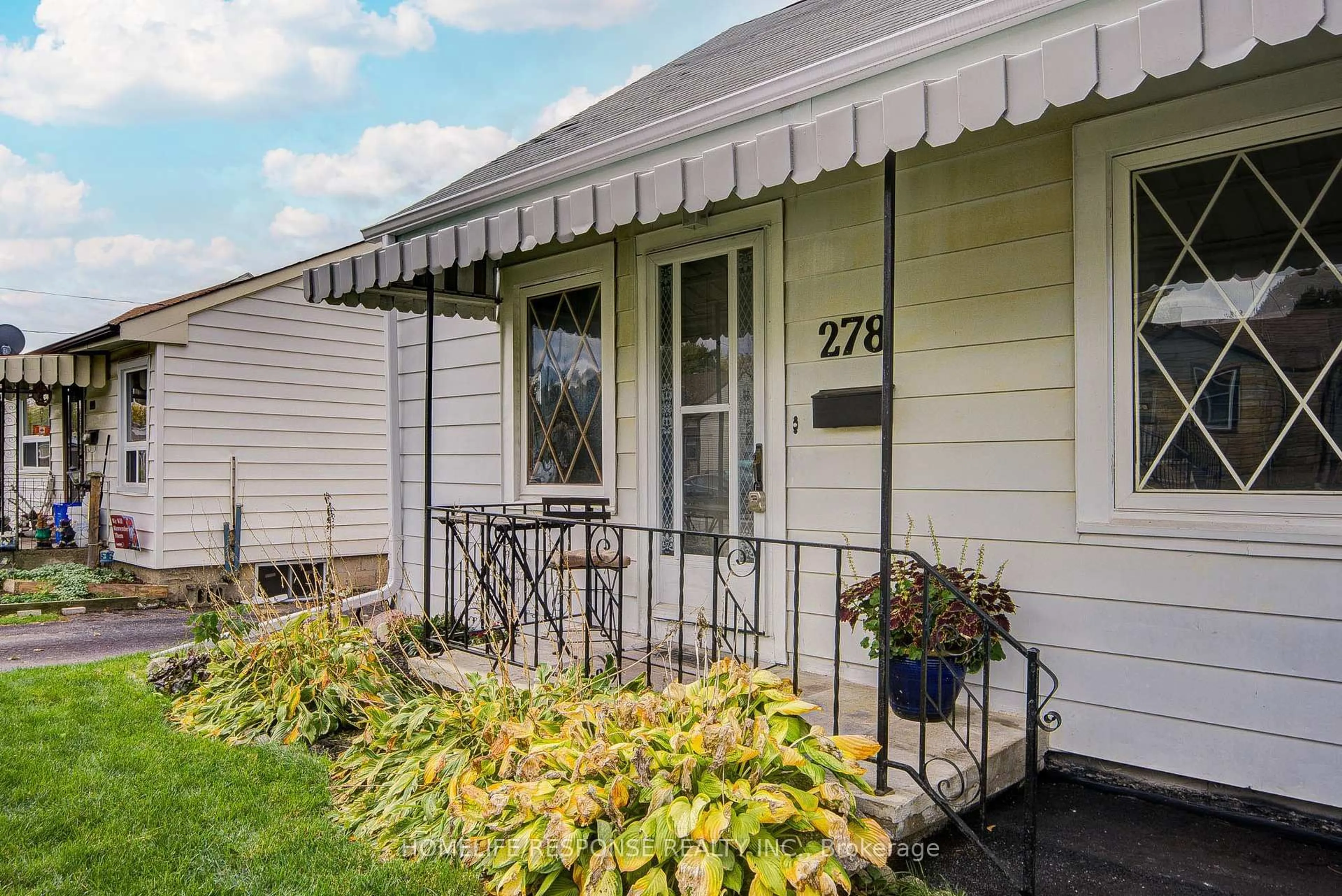 Home with vinyl exterior material, street for 278 Drew St, Oshawa Ontario L1H 5A7