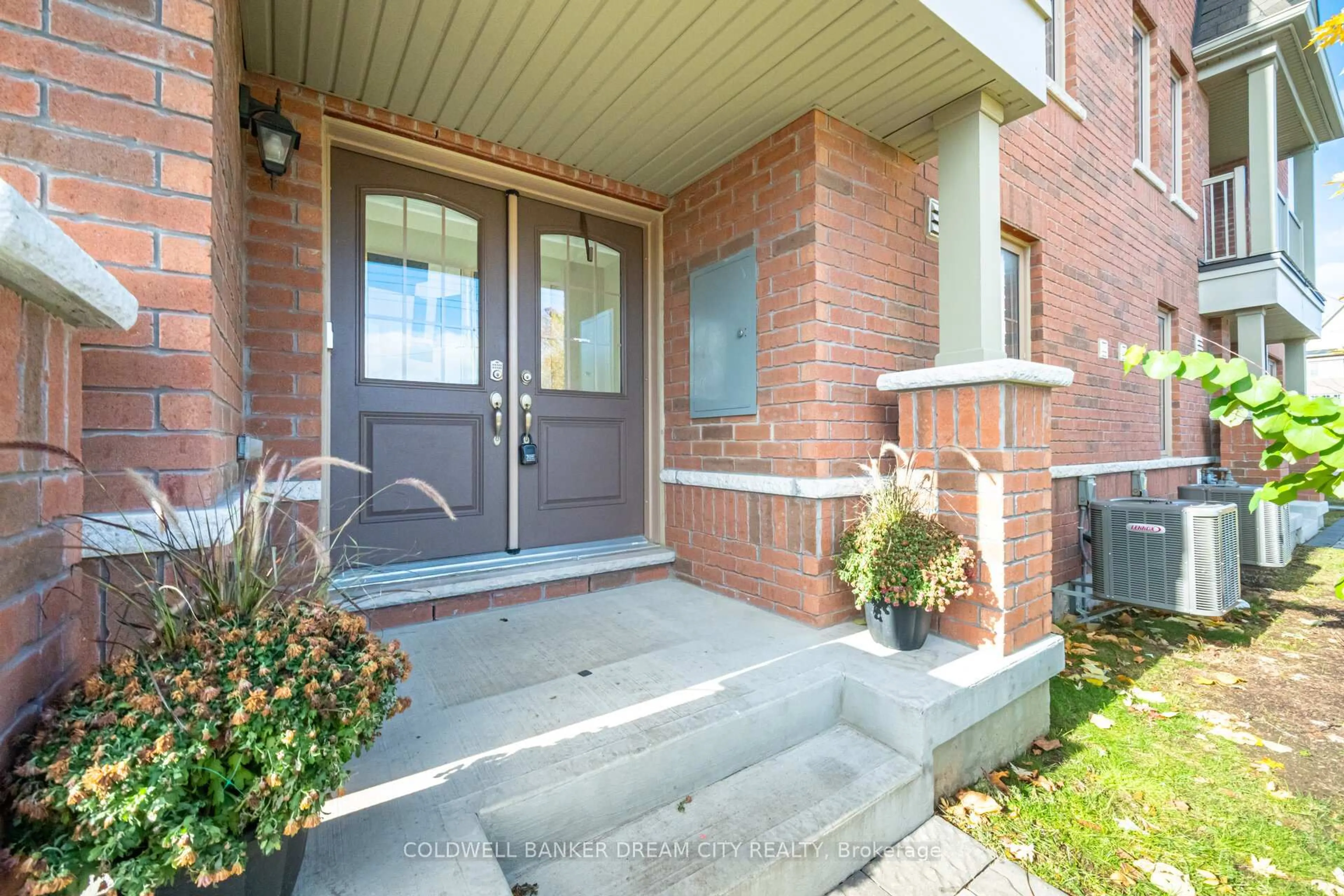 Indoor entryway for 44 Porcelain Way, Whitby Ontario L1R 0R6