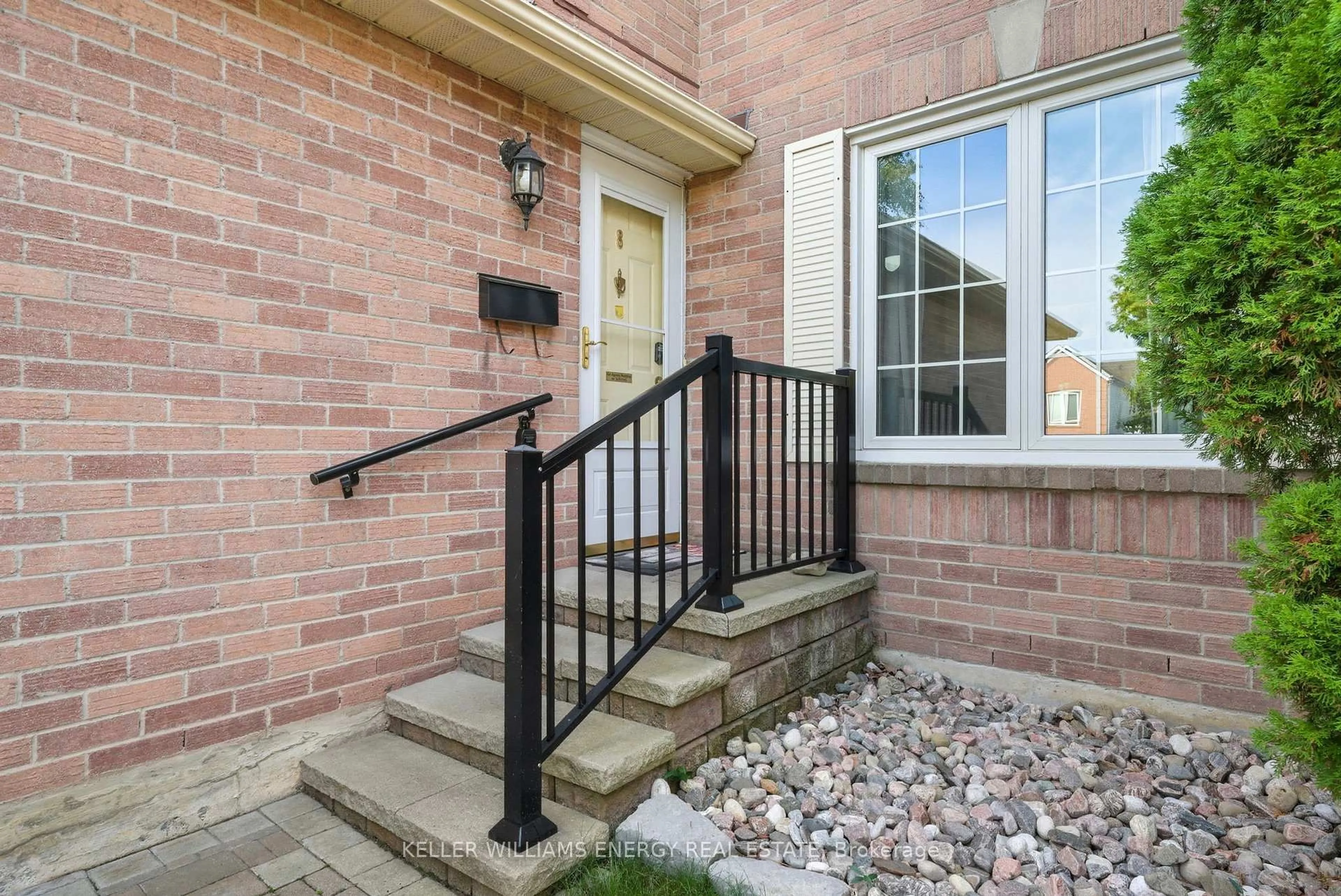 Unknown for 8 Inglis Ave, Clarington Ontario L1E 2A8