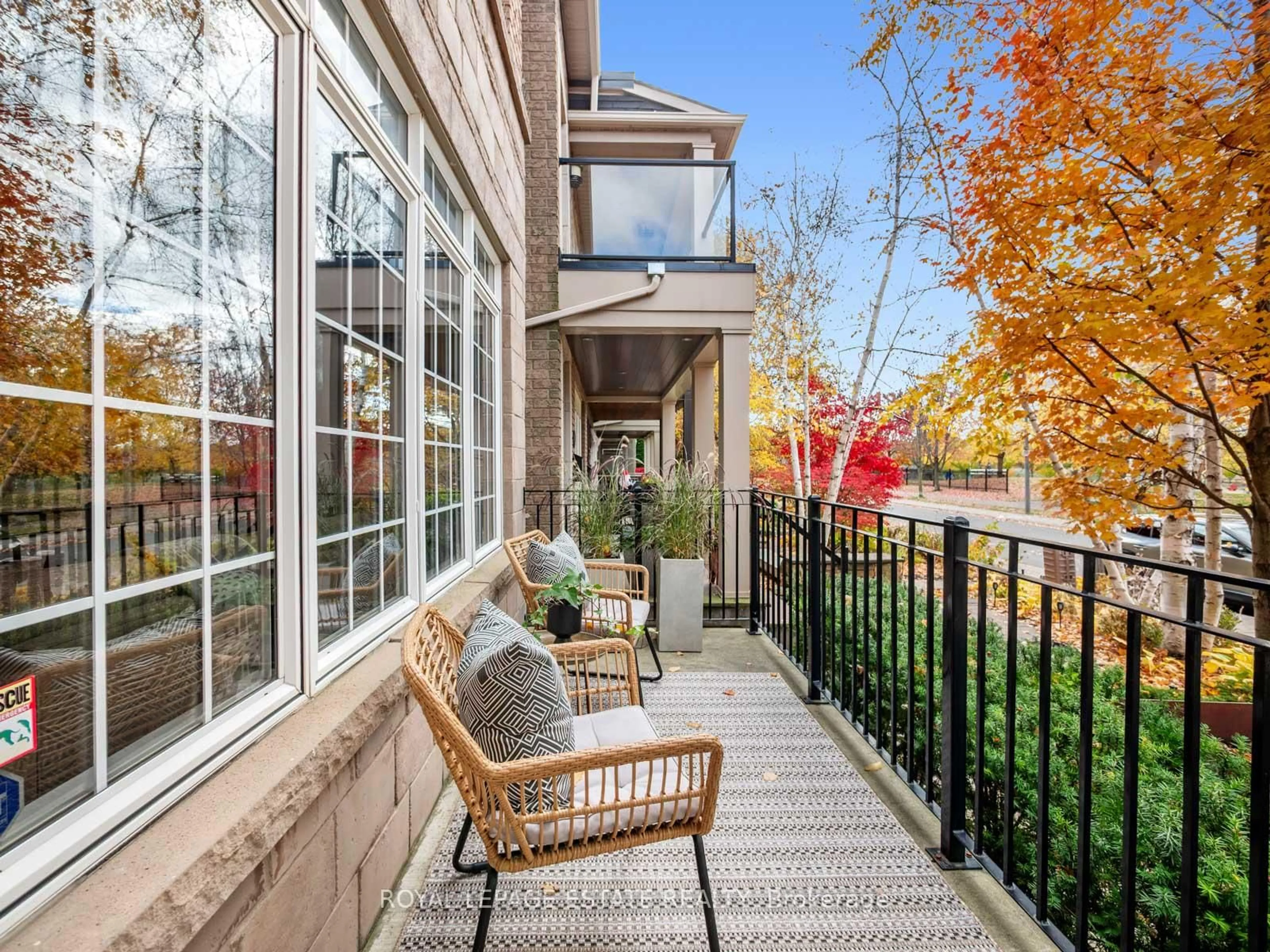 Patio, street for 53 Northern Dancer Blvd, Toronto Ontario M4L 3Z8