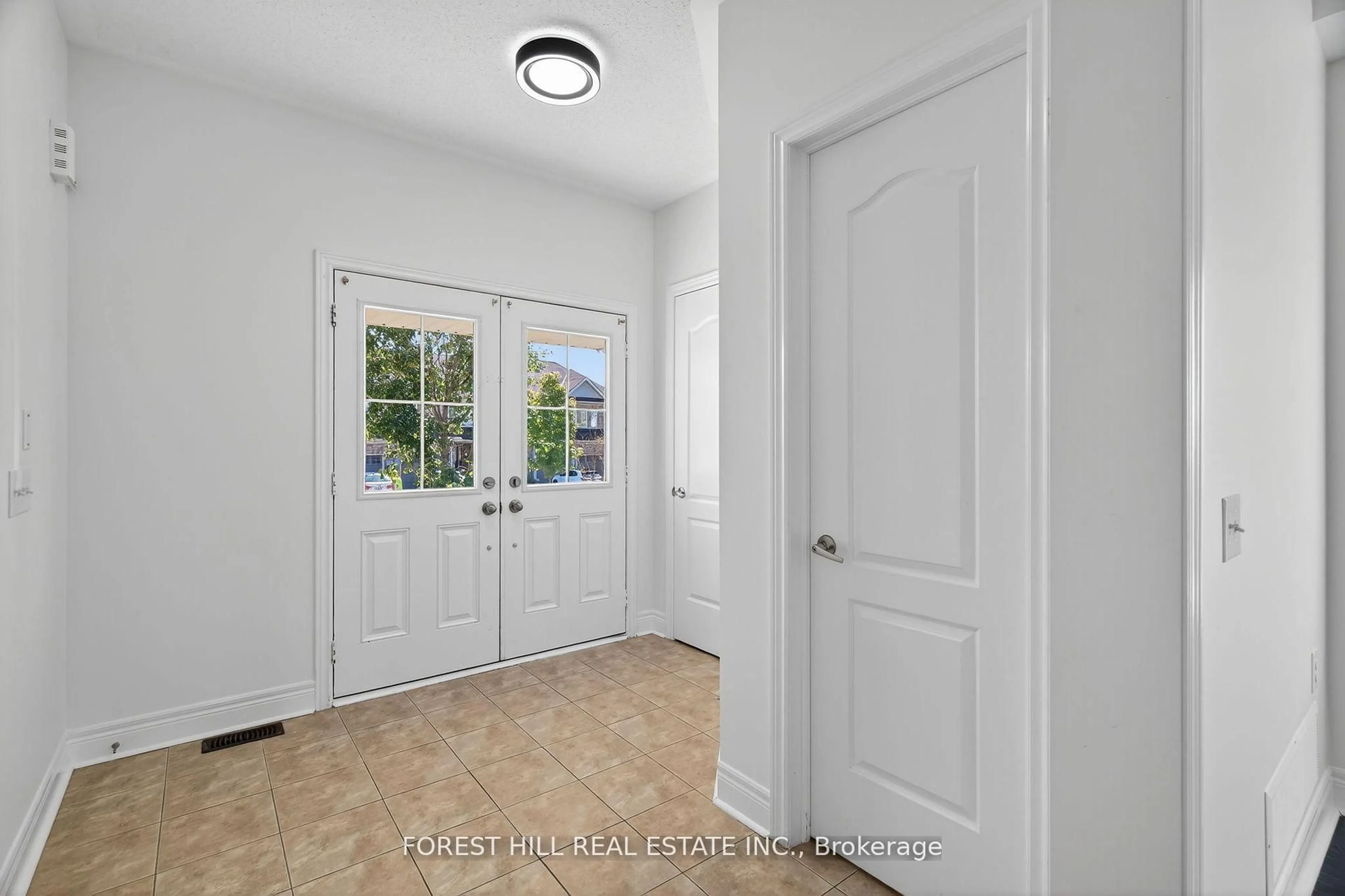 Indoor entryway for 14 Dewell Cres, Clarington Ontario L1E 0B7