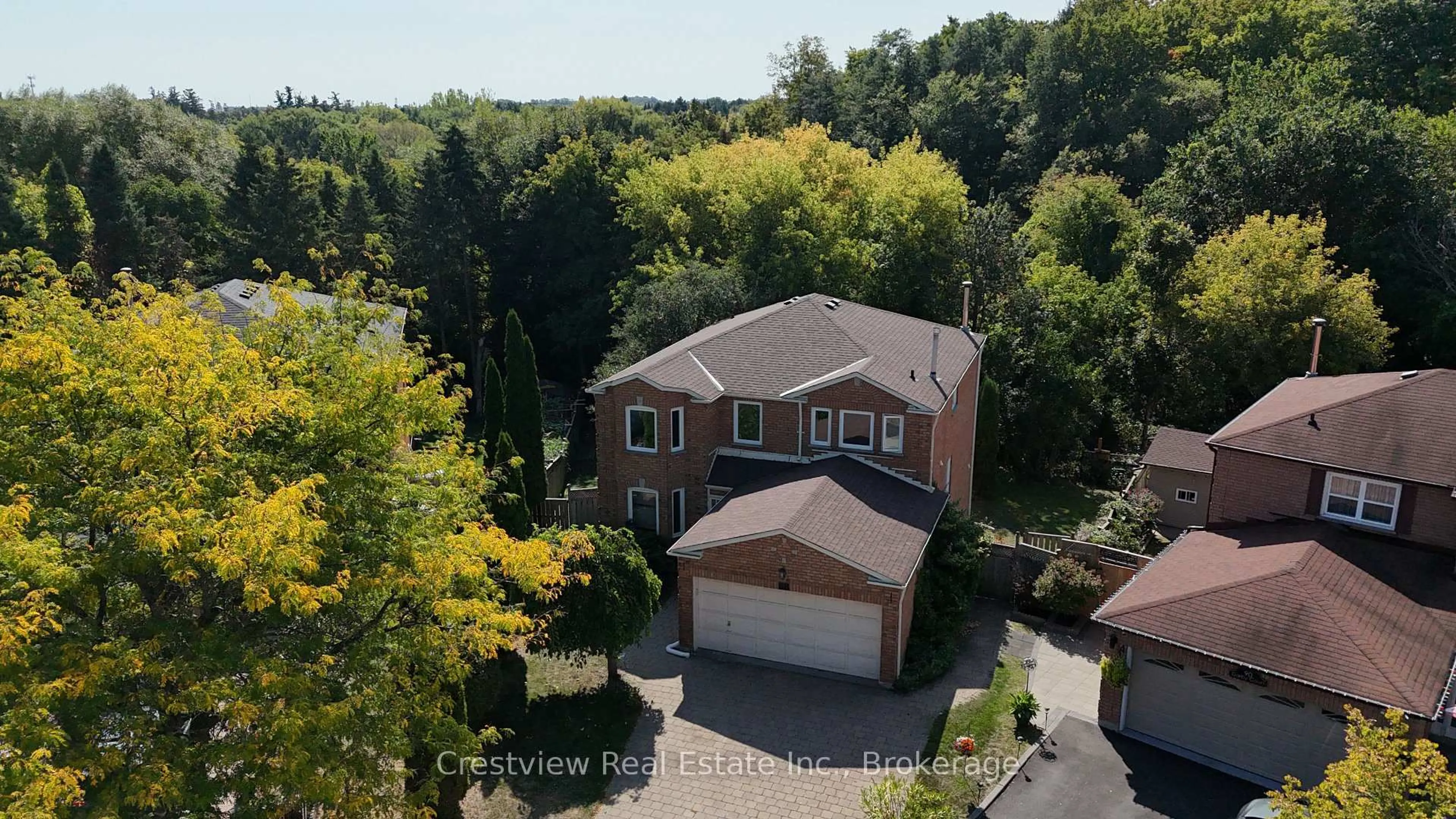 A pic from outside/outdoor area/front of a property/back of a property/a pic from drone, unknown for 88 Darby Crt, Toronto Ontario M1B 5H7