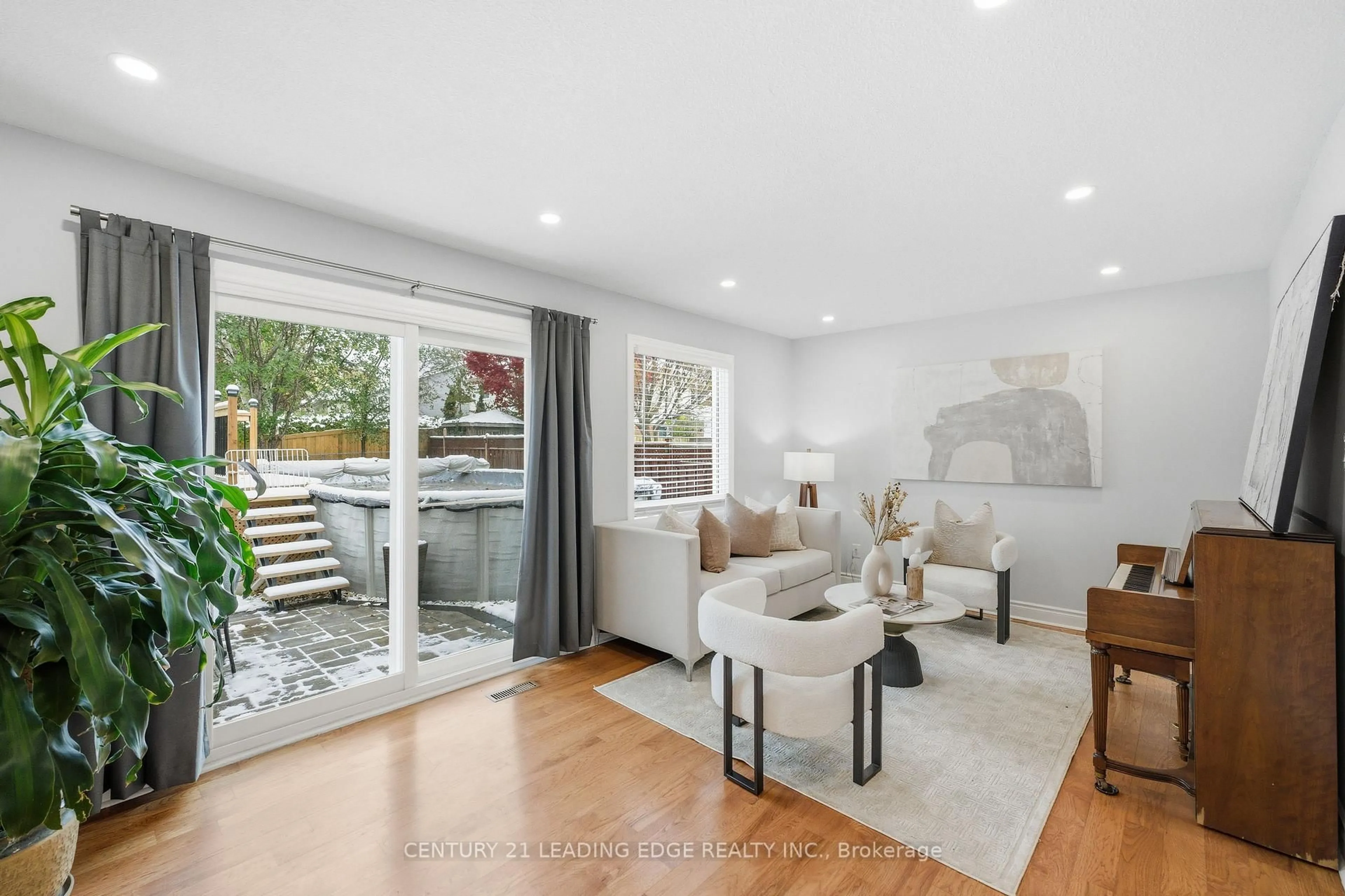 Living room with furniture, unknown for 110 Holliday Dr, Whitby Ontario L1P 1G5