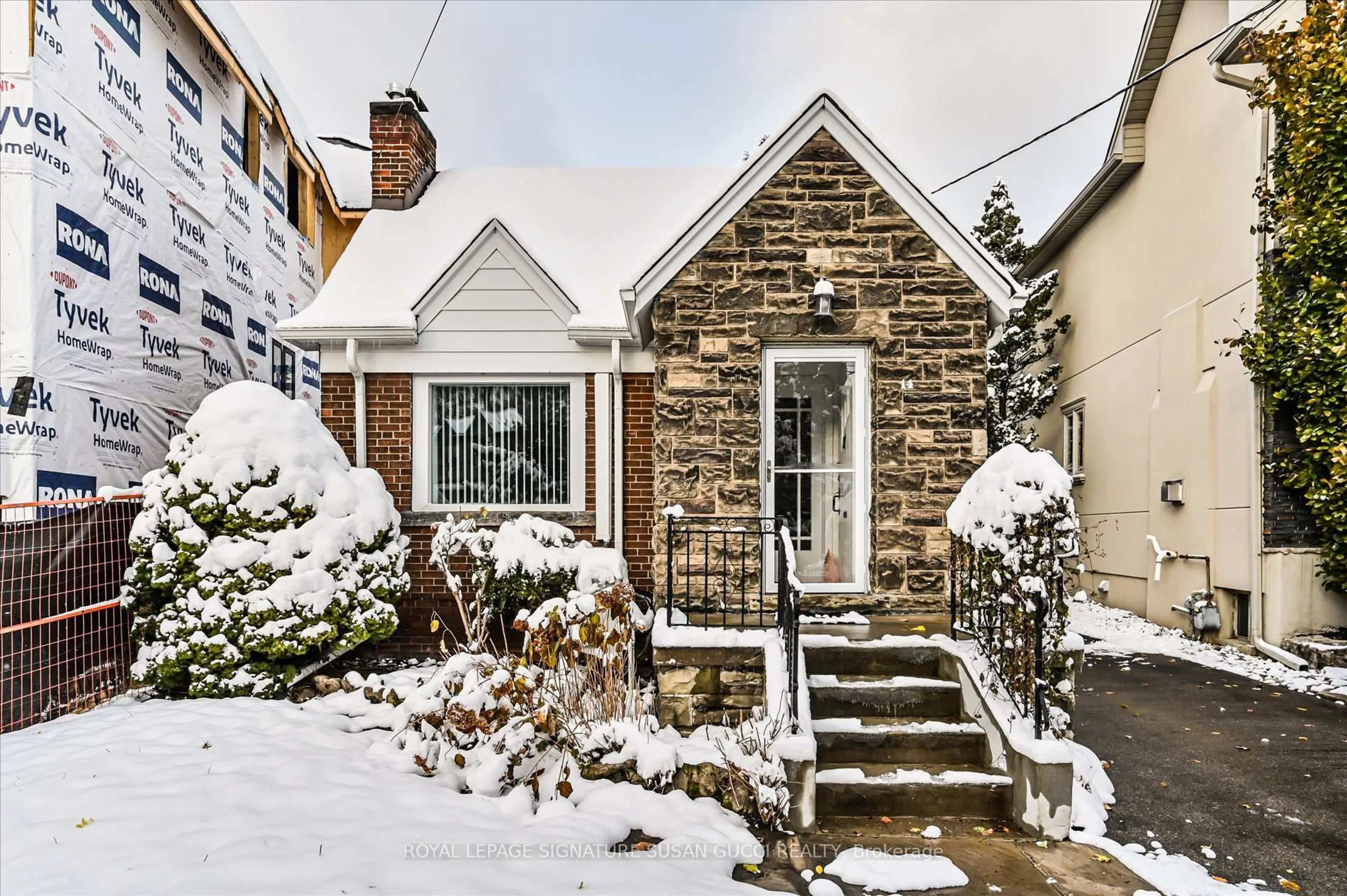 Unknown for 14 Dustan Cres, Toronto Ontario M4J 4G5