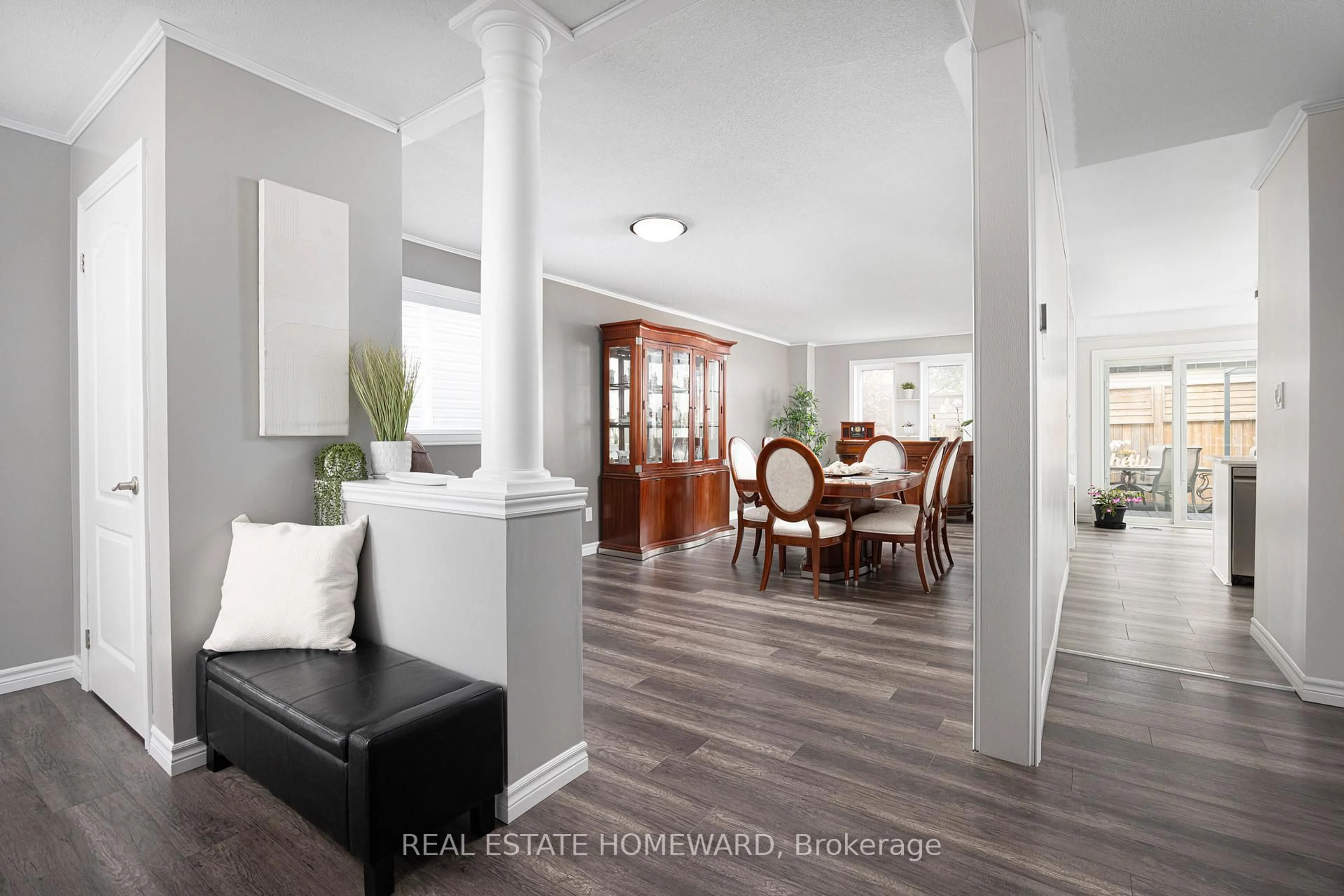 Indoor entryway for 49 Waterview Lane, Clarington Ontario L1B 1P5