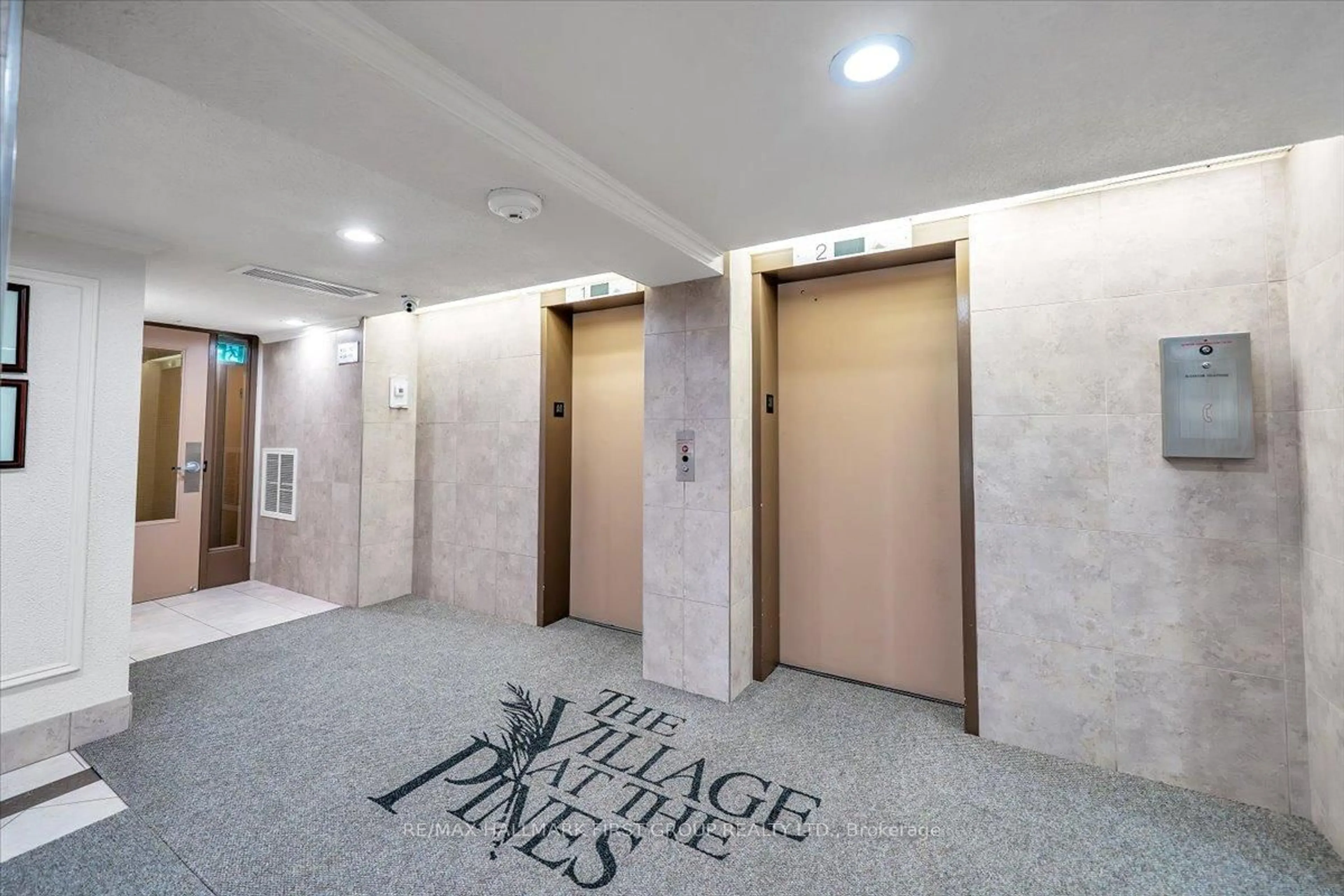 Indoor foyer for 1535 Diefenbaker Crt #109, Pickering Ontario L1V 3W2