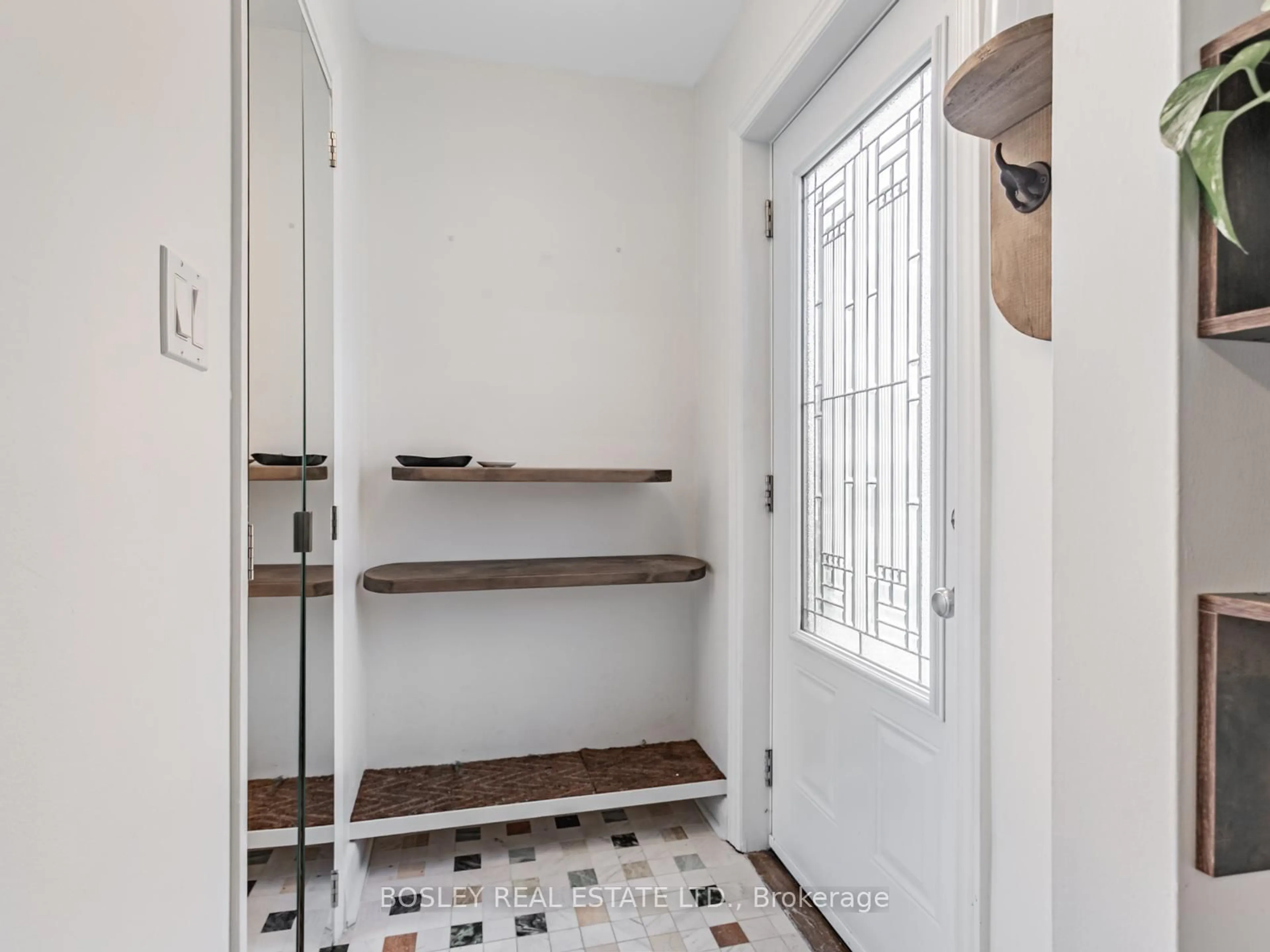 Indoor entryway for 131 Meighen Ave, Toronto Ontario M4B 2H8