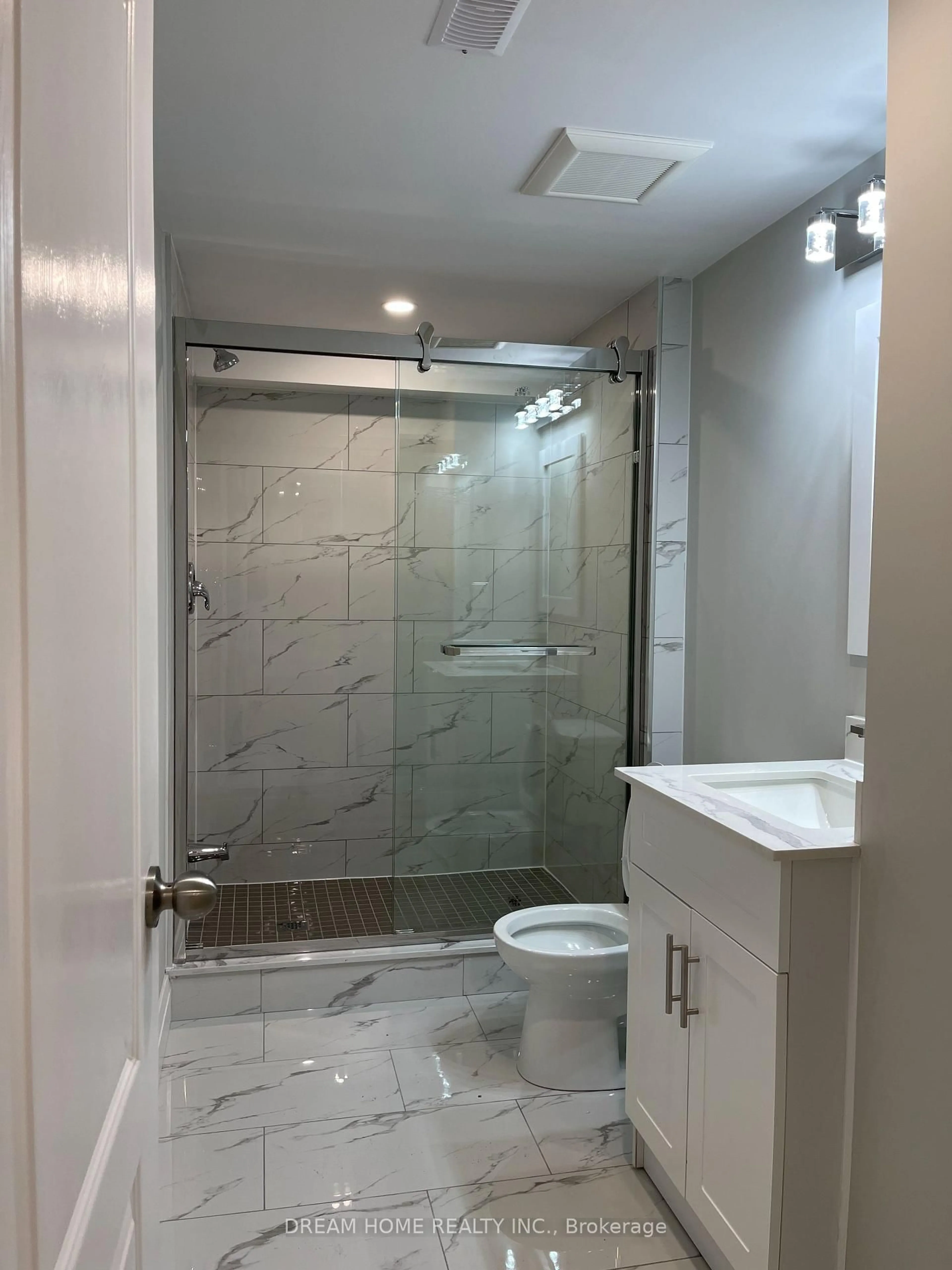 Standard bathroom, ceramic/tile floor for 11 Garden Park Ave, Toronto Ontario M1S 1Z8