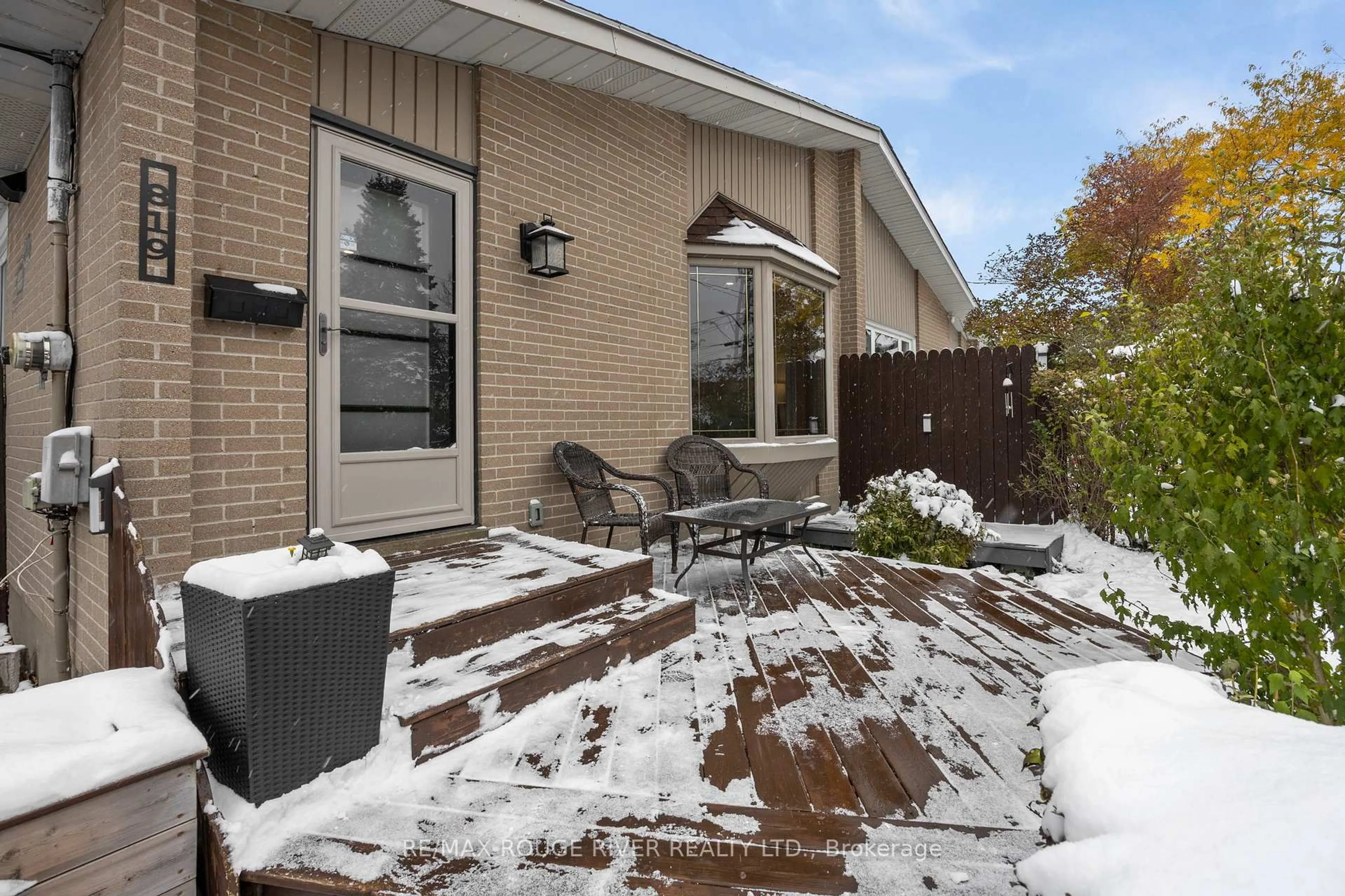 Patio, street for 819 Sanok Dr, Pickering Ontario L1W 2R1