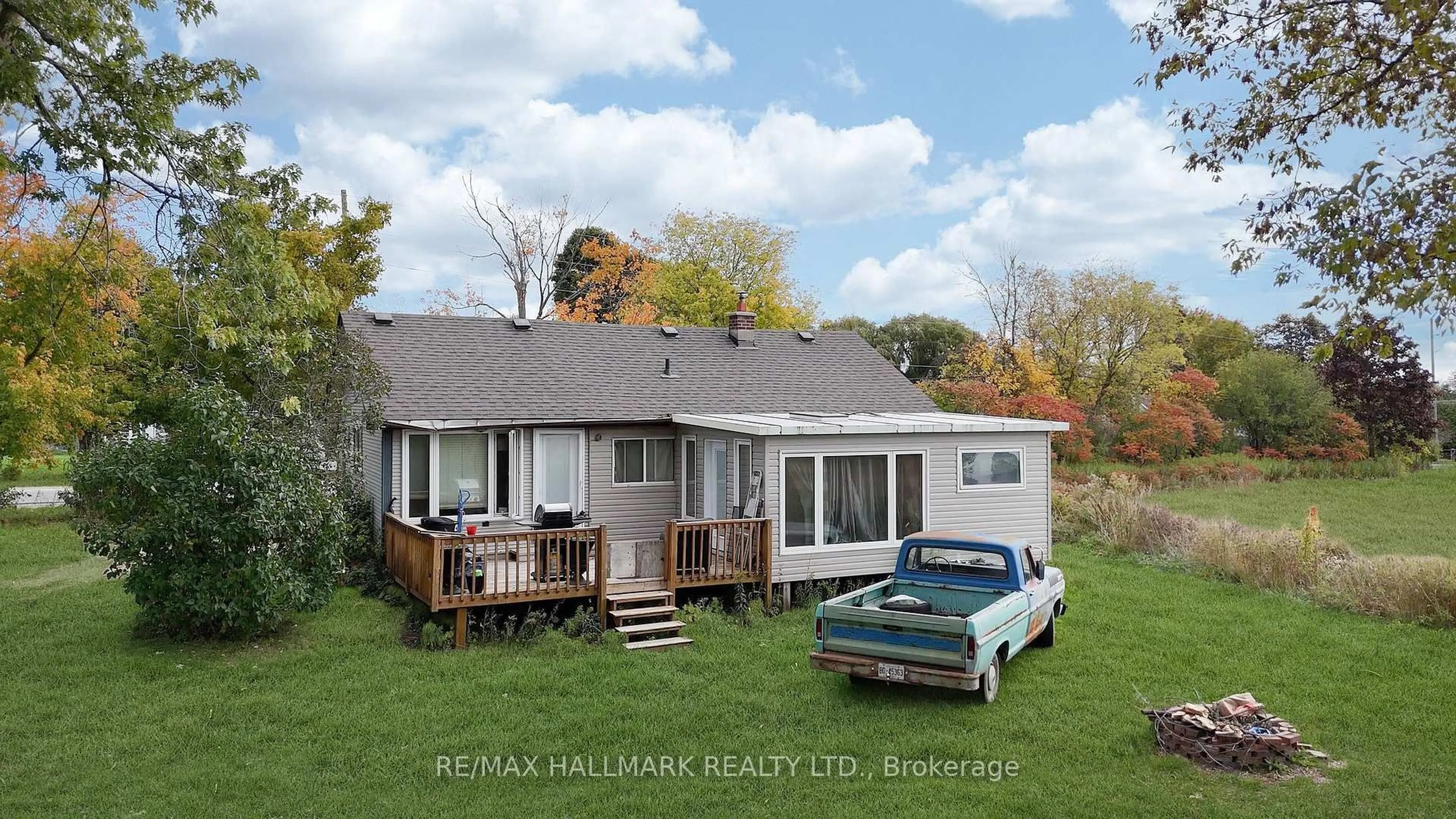 Home with vinyl exterior material, water/lake/river/ocean view for 2266 Holt Rd & 2145 Hwy 2, Clarington Ontario L1C 6G4