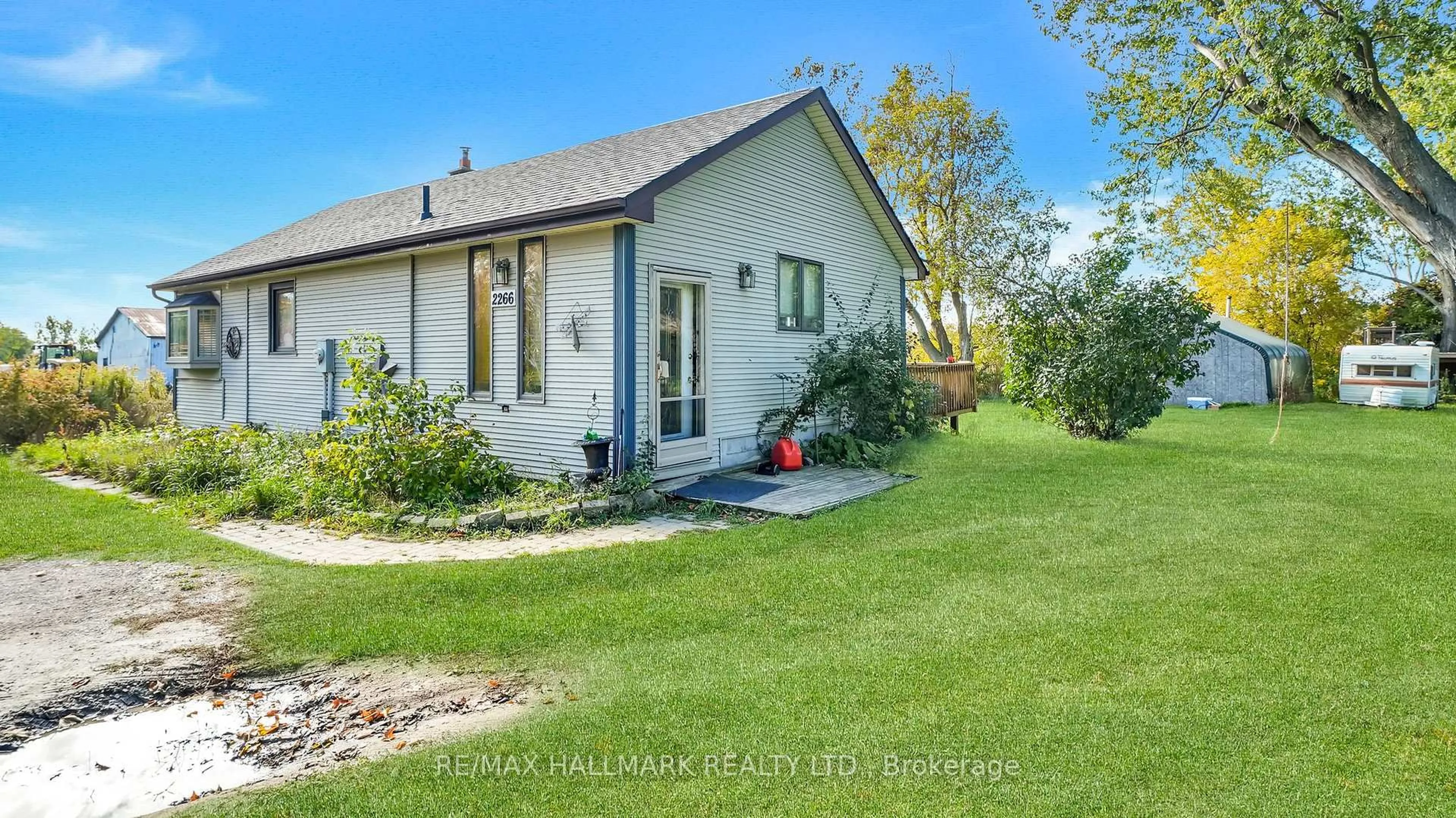 A pic from outside/outdoor area/front of a property/back of a property/a pic from drone, unknown for 2266 Holt Rd & 2145 Hwy 2, Clarington Ontario L1C 6G4