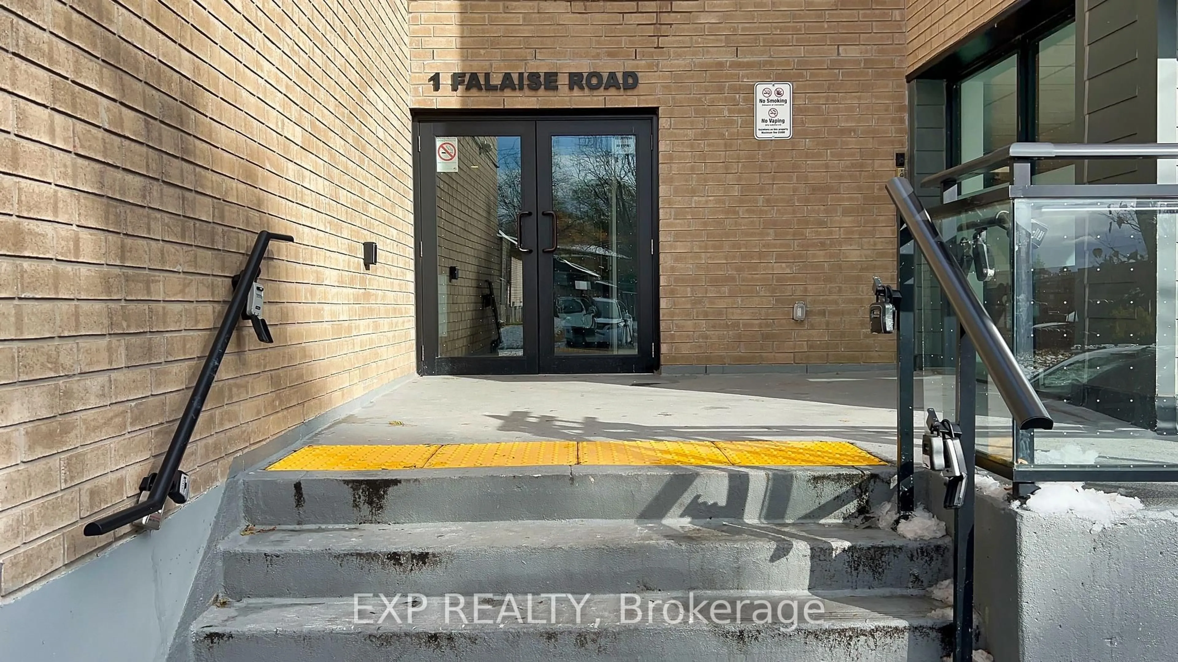 Indoor entryway for 1 Falaise Rd #509, Toronto Ontario M1E 0B9