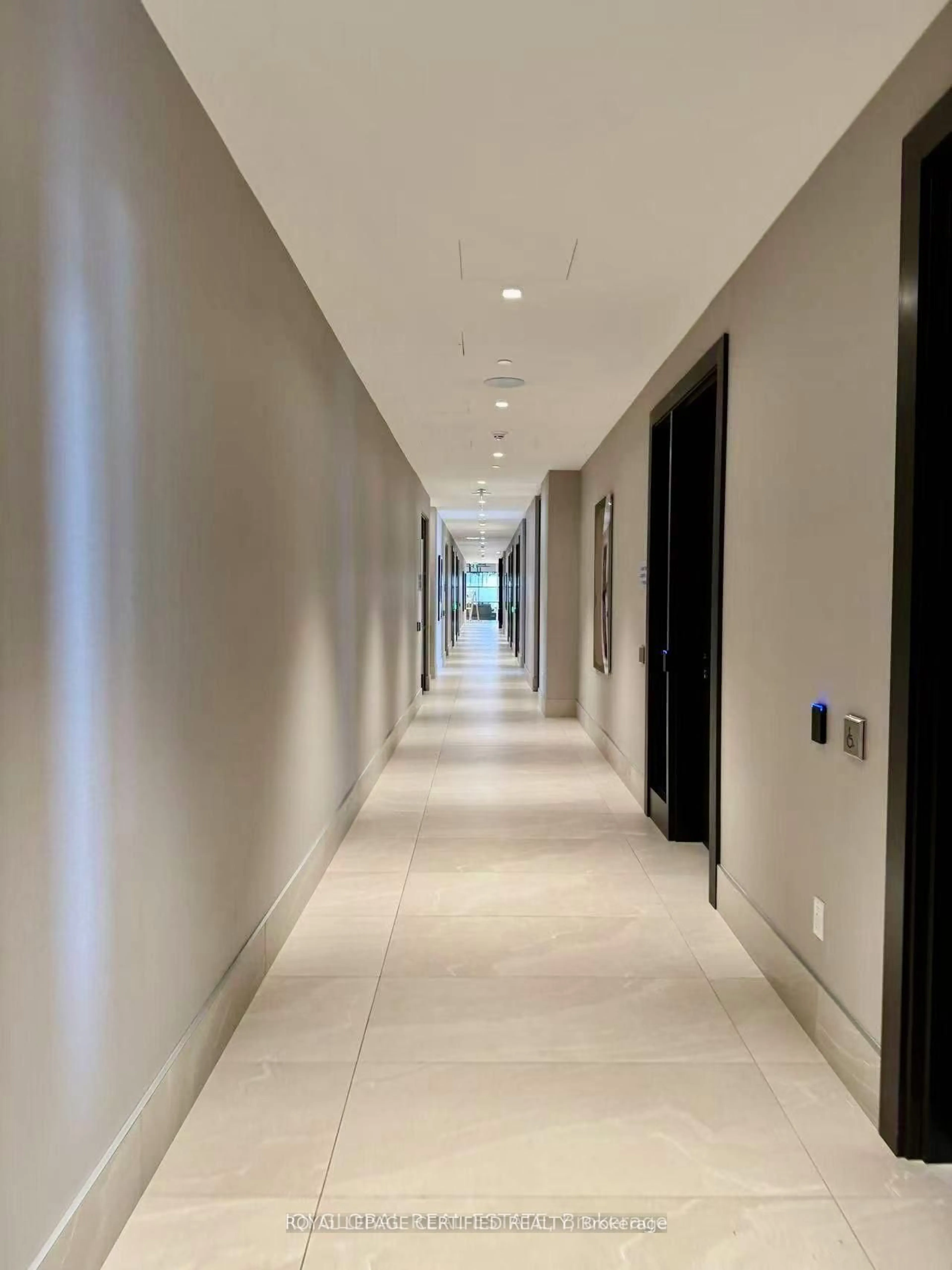 Indoor foyer for 2545 Simcoe St #1615, Oshawa Ontario L1H 7K4