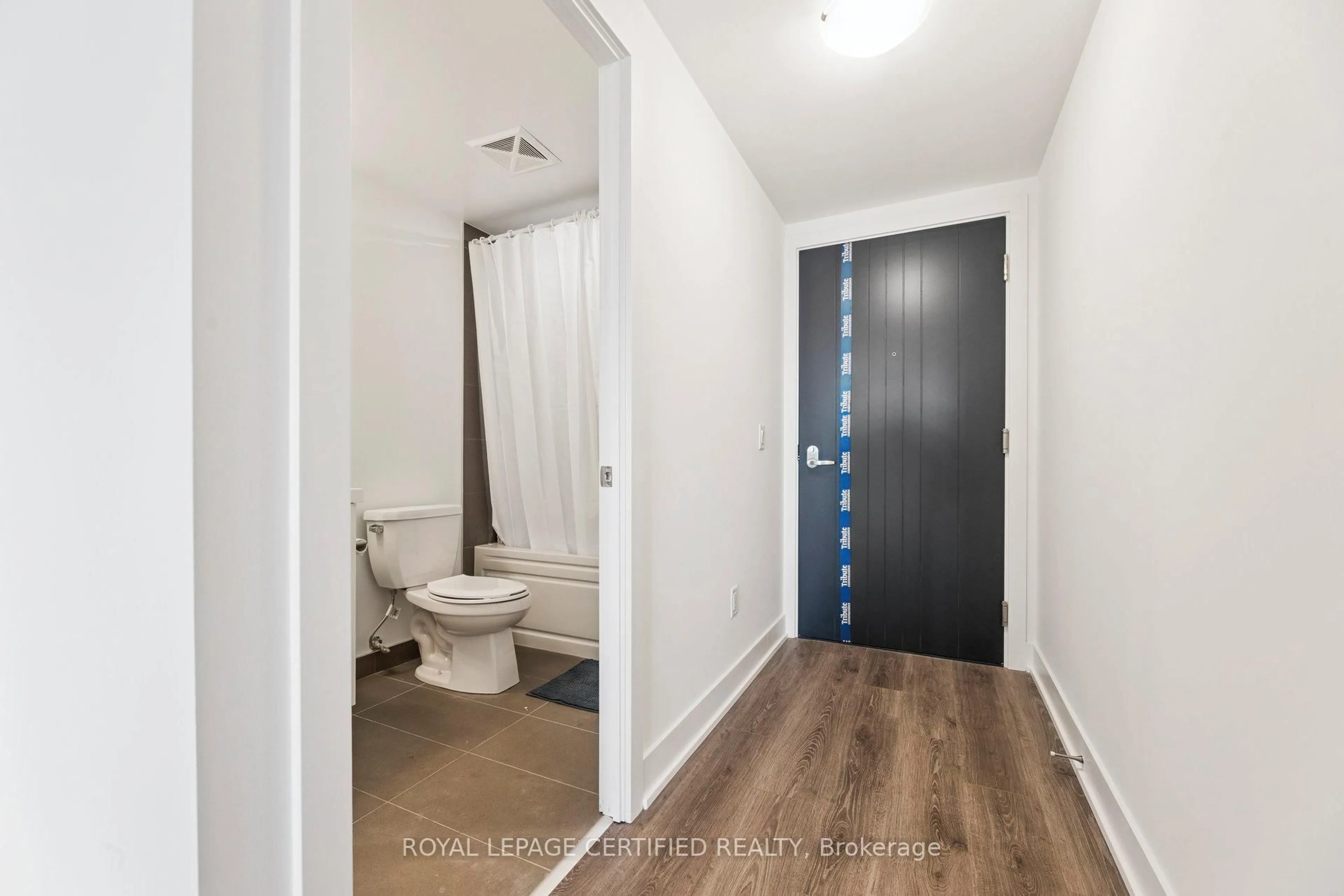 Indoor entryway for 2545 Simcoe St #1615, Oshawa Ontario L1H 7K4