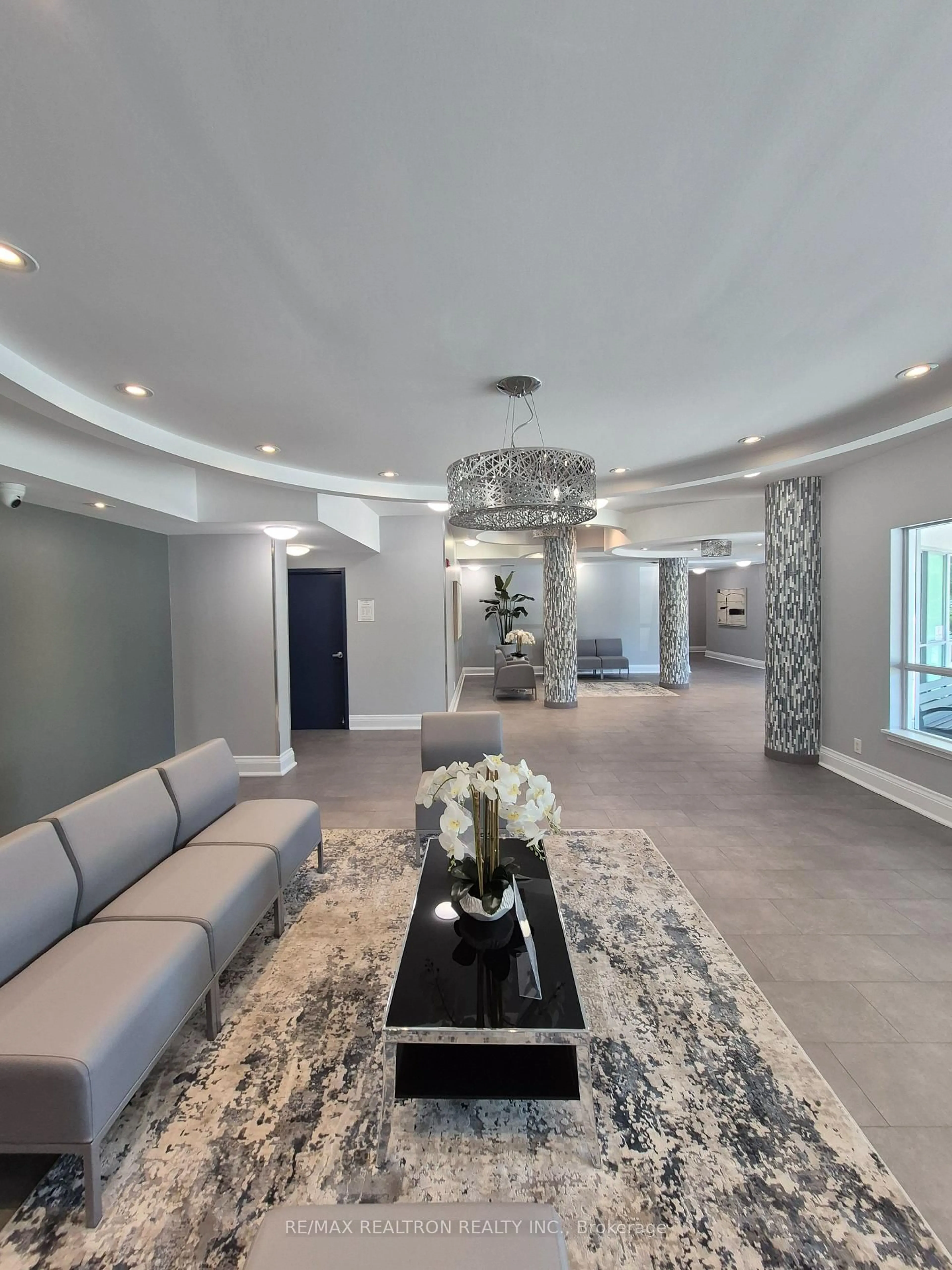 Unknown for 60 Fairfax Cres #527, Toronto Ontario M1L 0E1