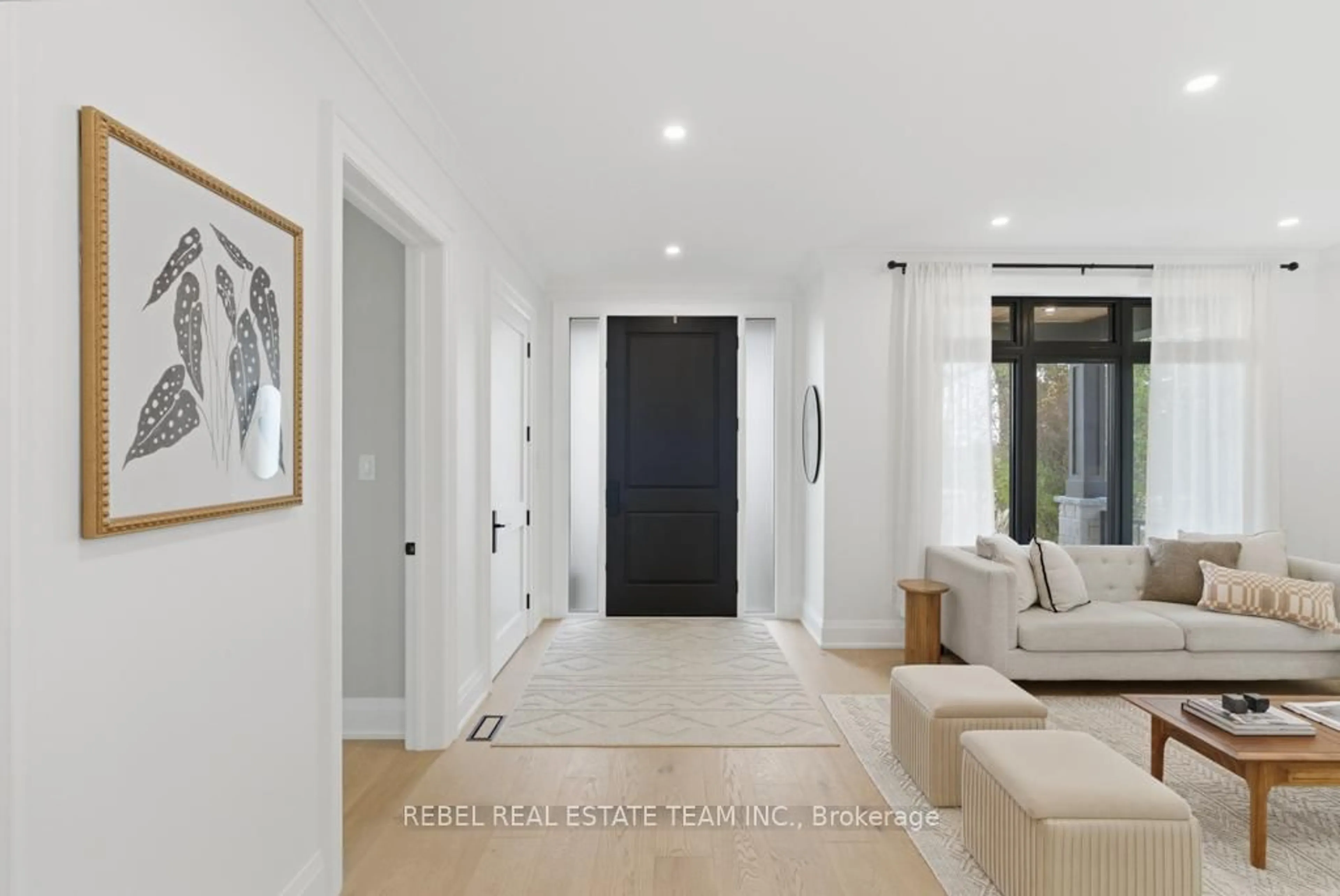 Indoor entryway for 5947 Main St, Clarington Ontario L0B 1M0