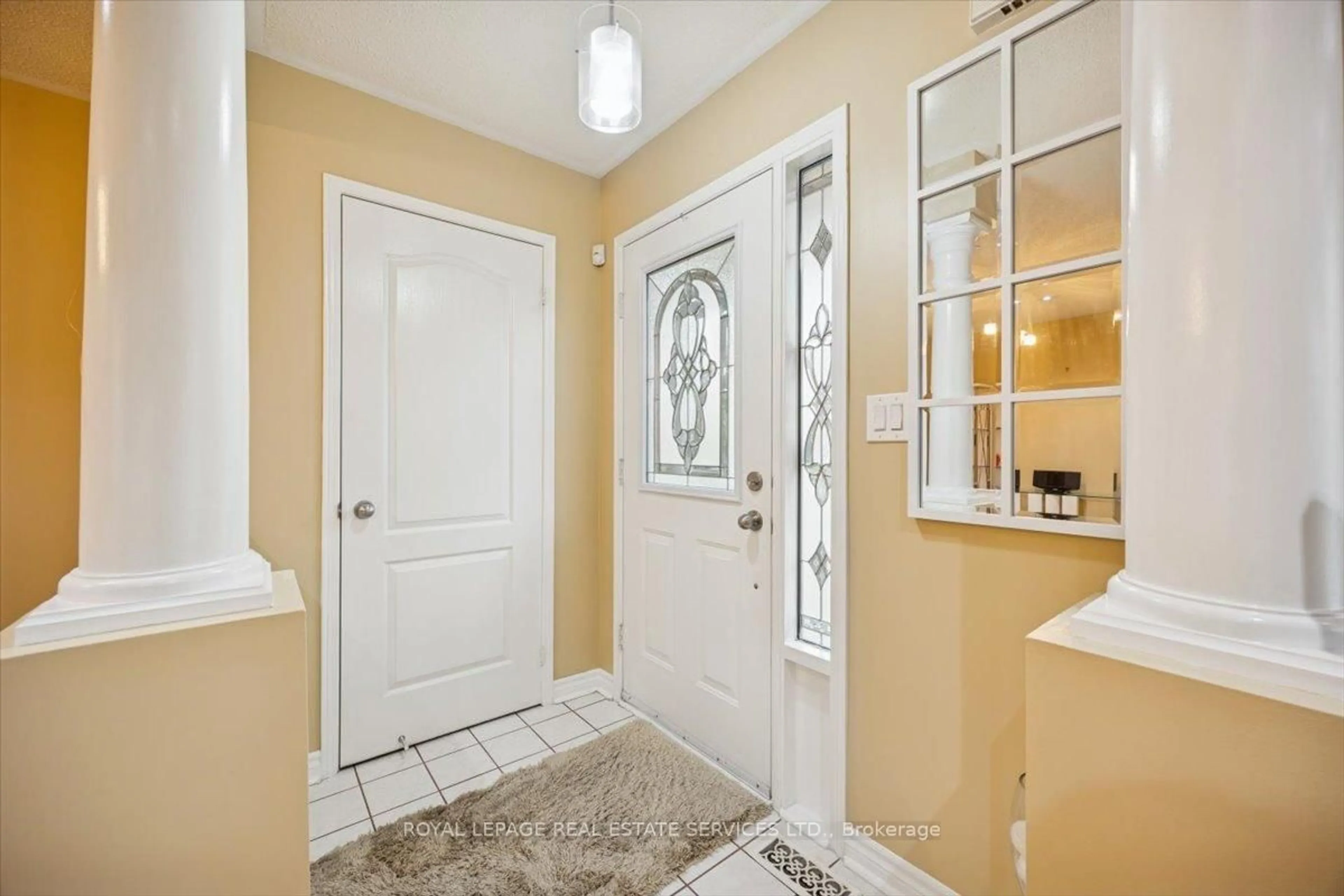 Indoor entryway for 46 Georgina Gate, Toronto Ontario M1L 4T9