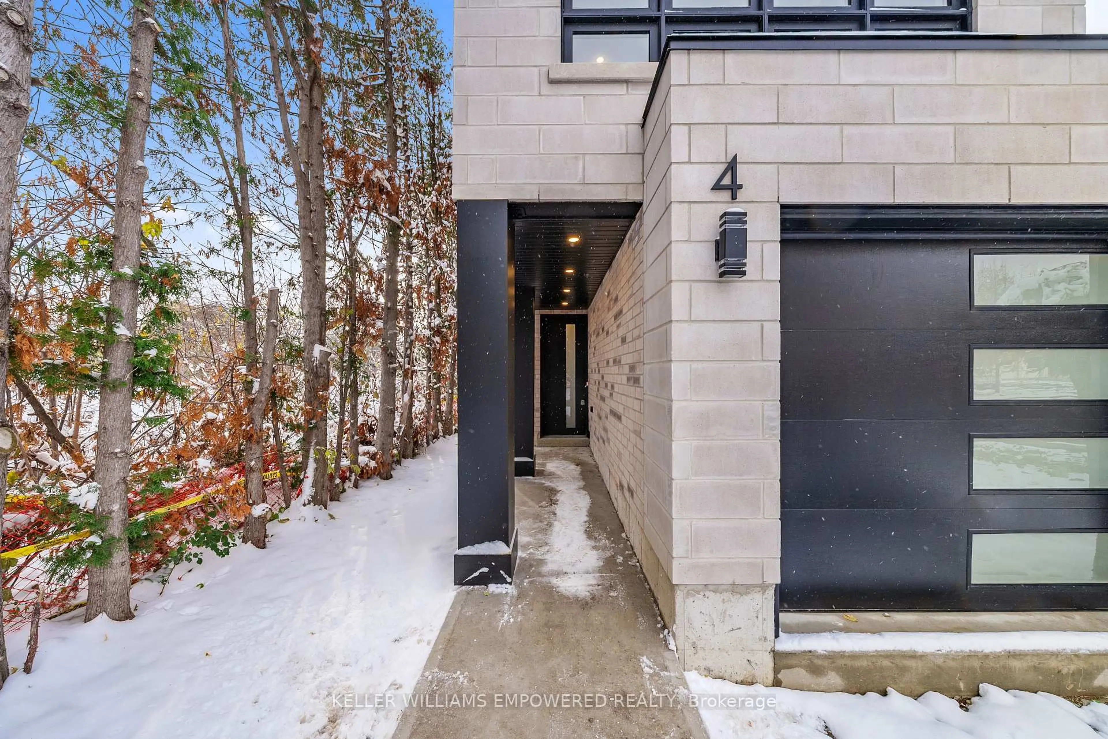 Indoor entryway for 4 Leafield Dr, Toronto Ontario M1W 2T2