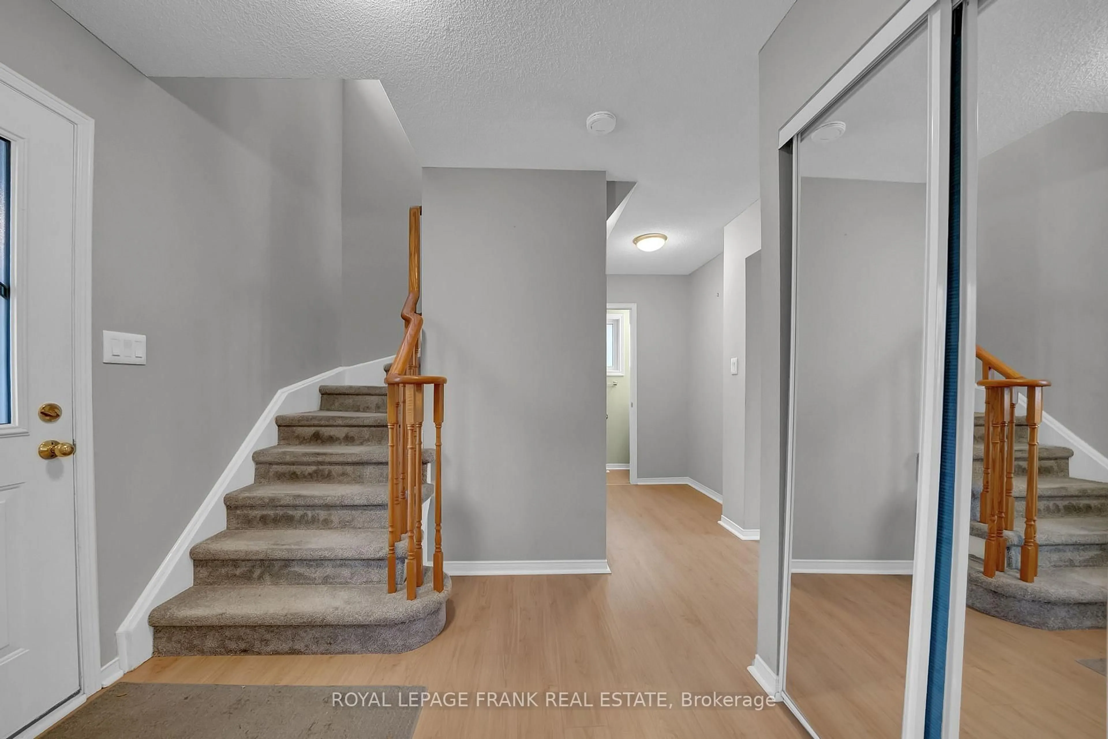 Unknown for 4 Barwick Crt, Whitby Ontario L1N 9C2