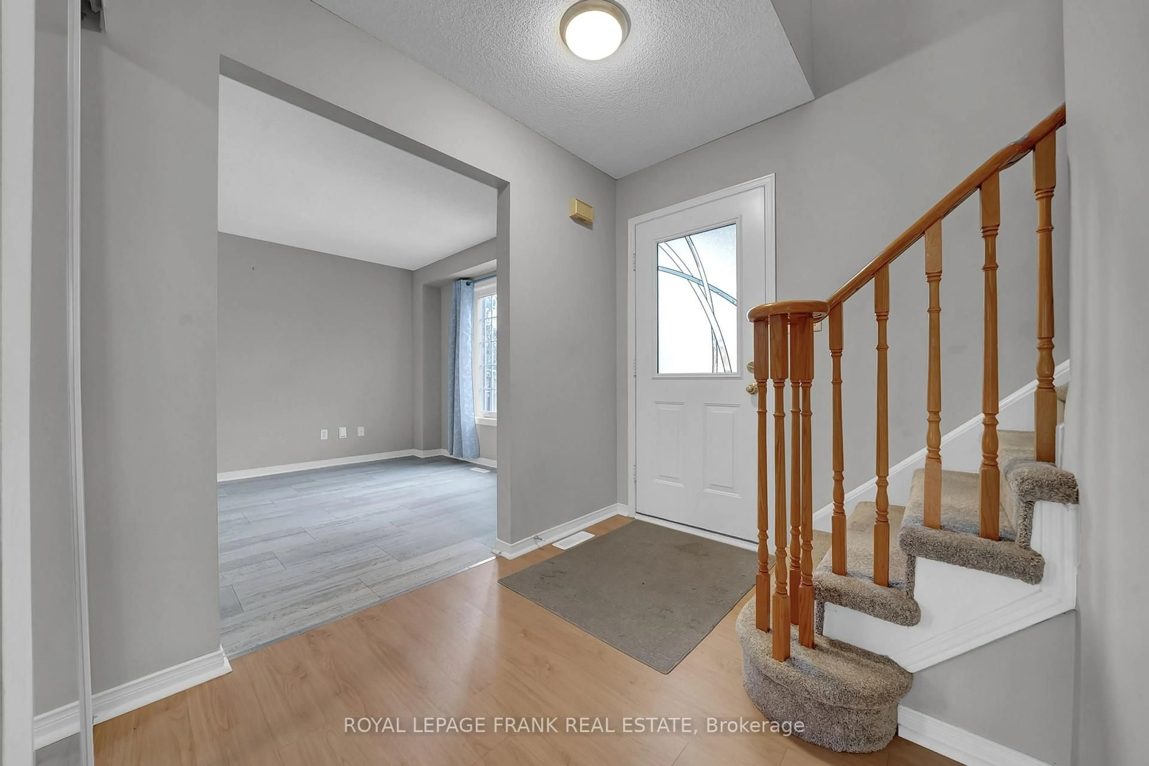 Indoor entryway for 4 Barwick Crt, Whitby Ontario L1N 9C2
