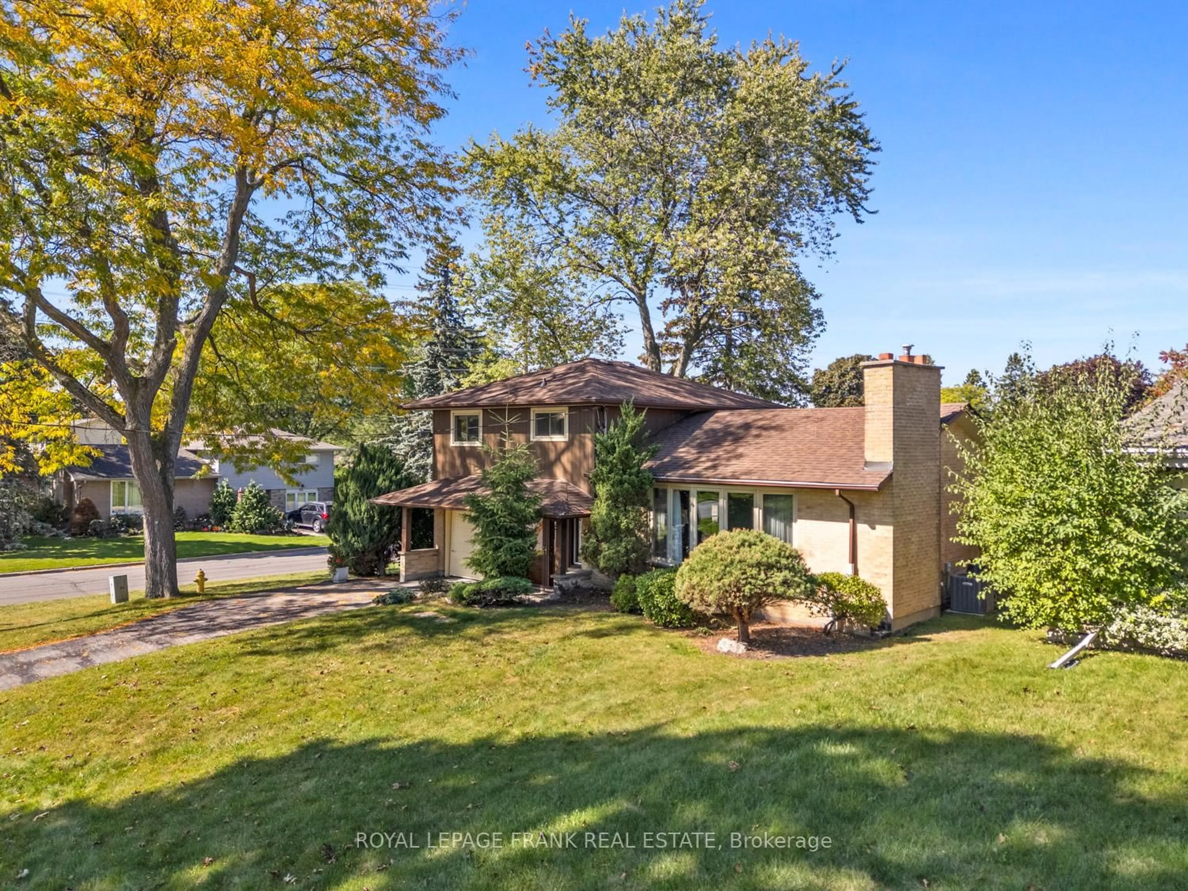 A pic from outside/outdoor area/front of a property/back of a property/a pic from drone, street for 1026 Beaufort Ave, Oshawa Ontario L1G 1G6