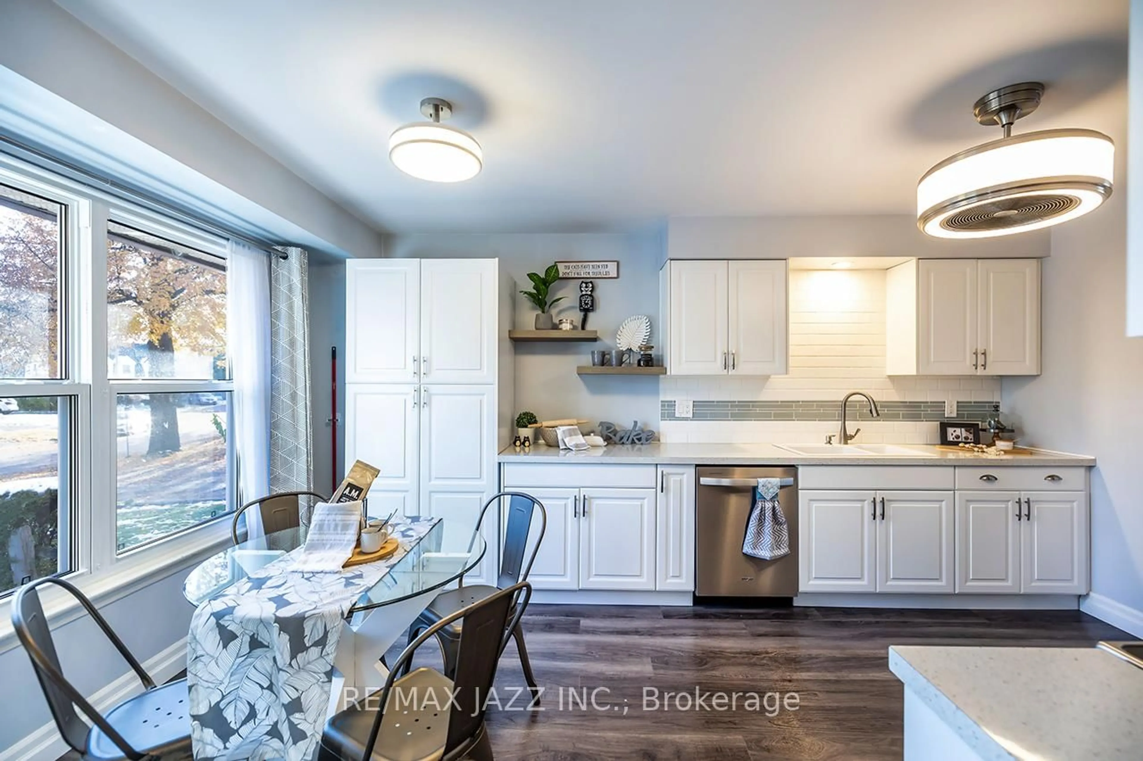 Open concept kitchen, unknown for 1503 Wecker Dr, Oshawa Ontario L1J 6N3