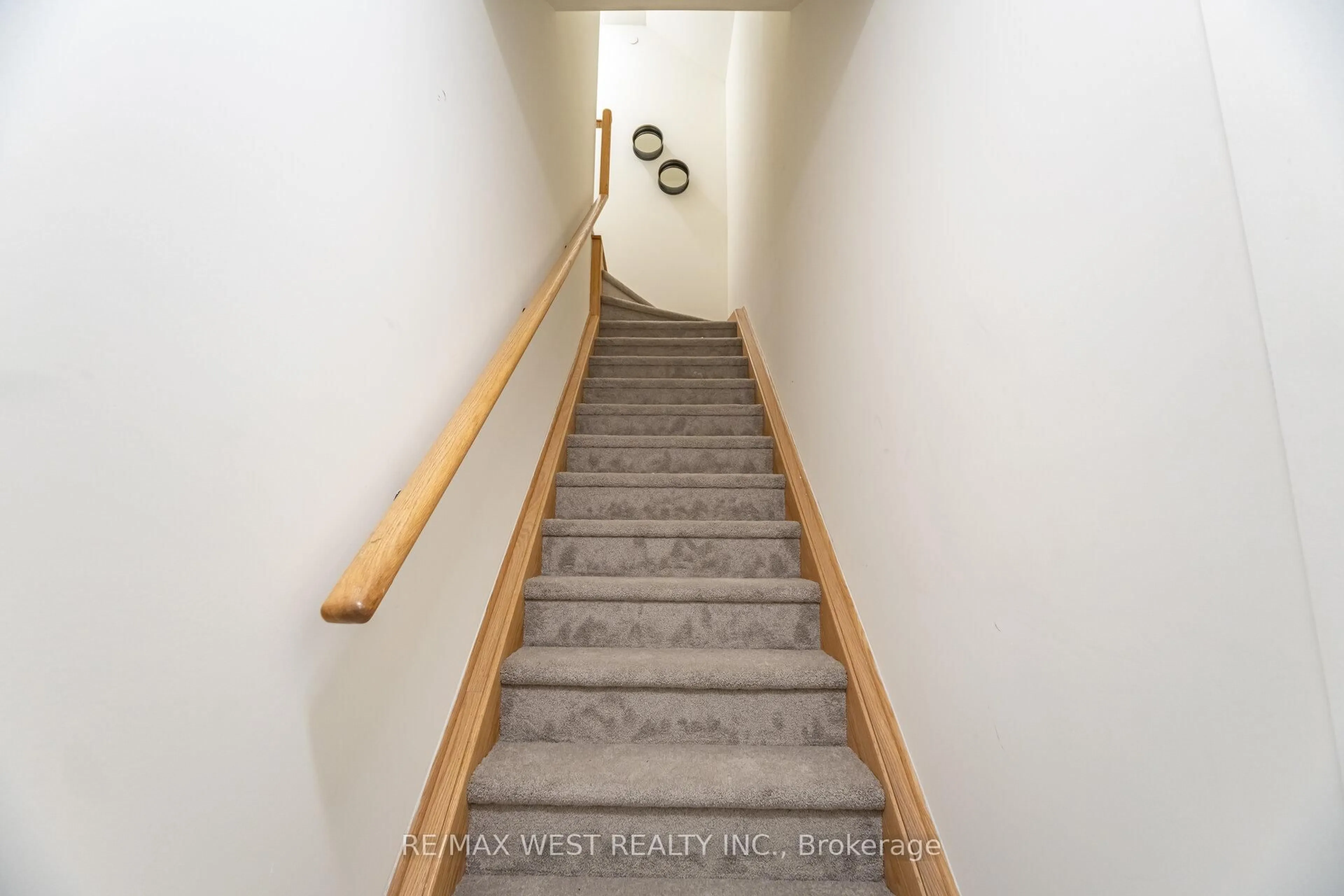 Stairs for 165 Tapscott Rd #27, Toronto Ontario M1B 0E8