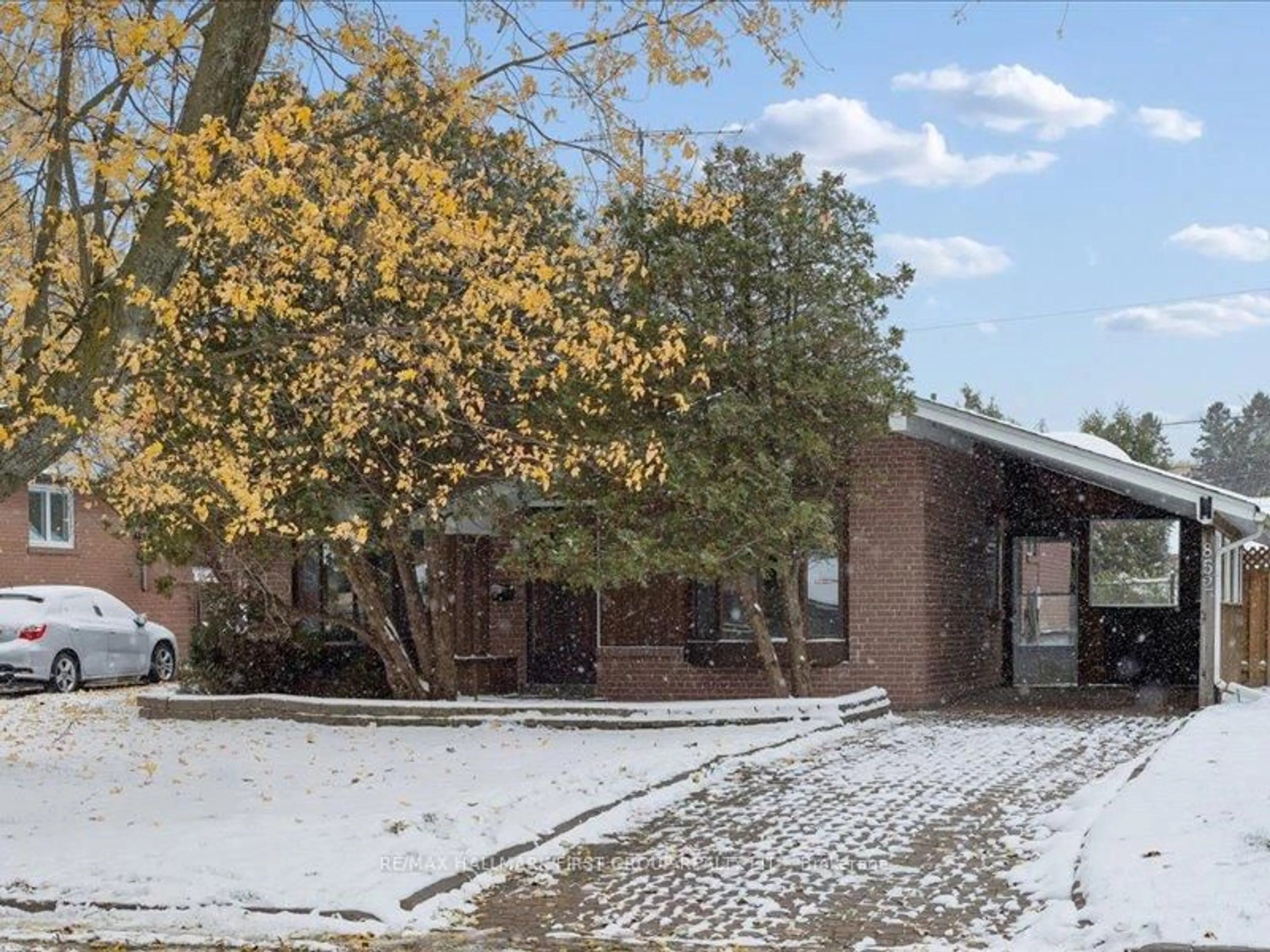 Unknown for 852 Bem Ave, Pickering Ontario L1W 1X3