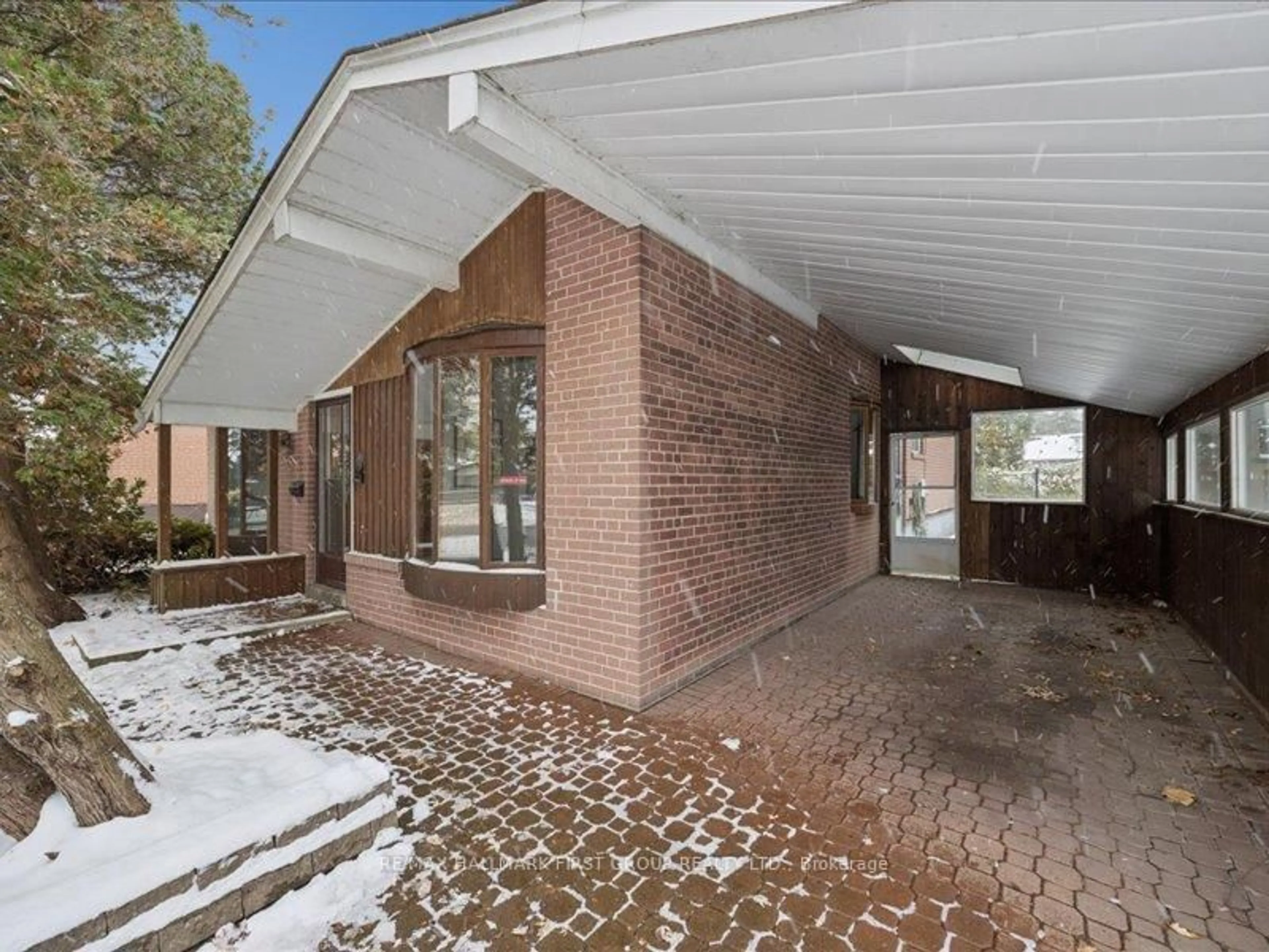 Unknown for 852 Bem Ave, Pickering Ontario L1W 1X3