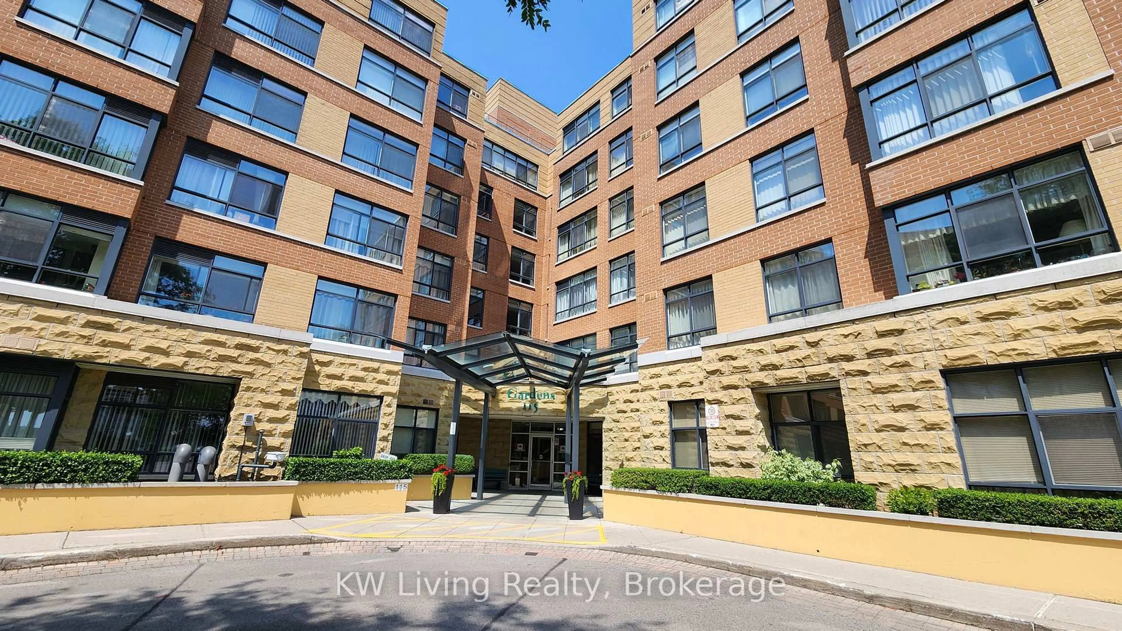 Indoor foyer for 115 Bonis Ave #211, Toronto Ontario M1T 3S4