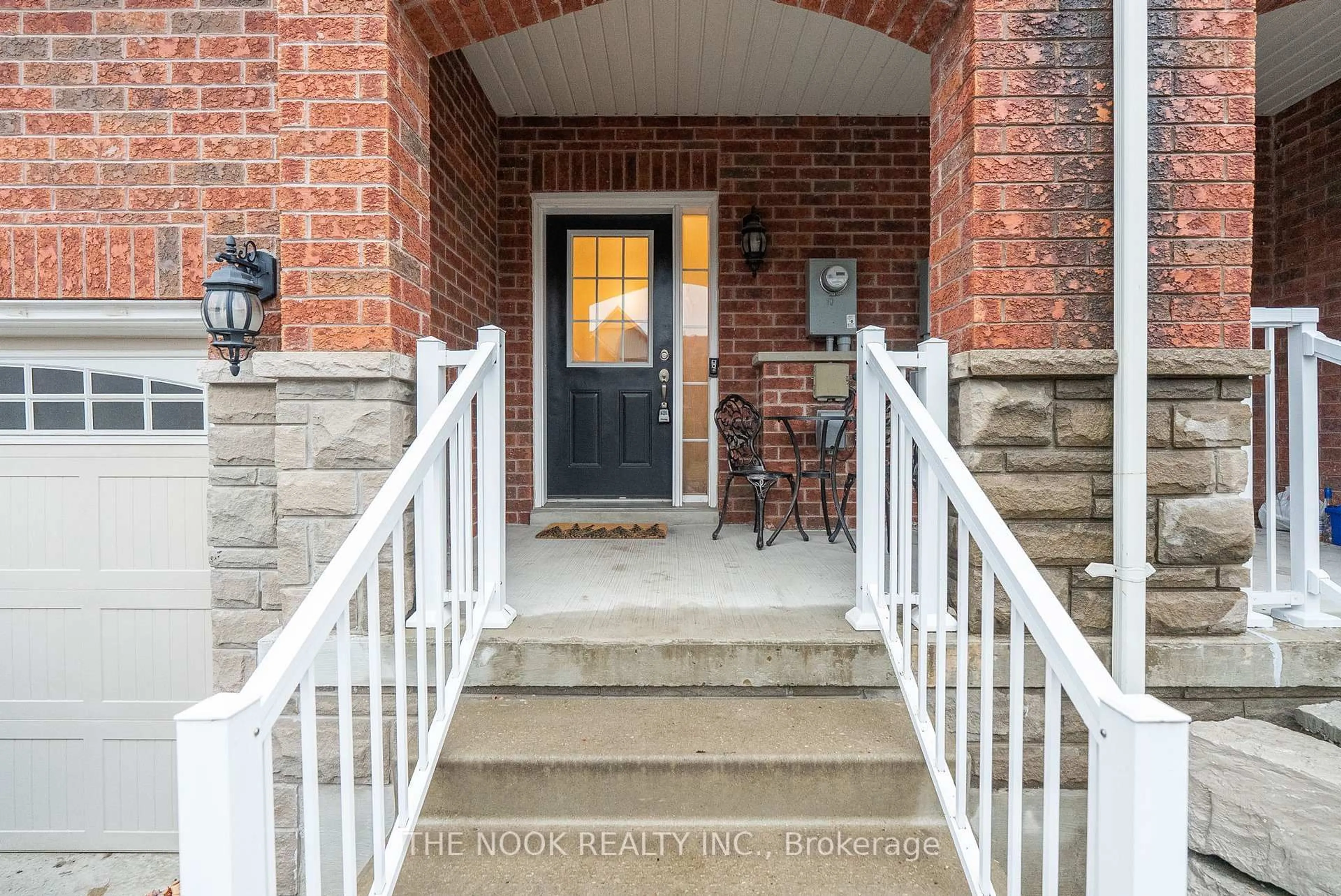 Indoor entryway for 82 Westover Dr, Clarington Ontario L1C 0M6