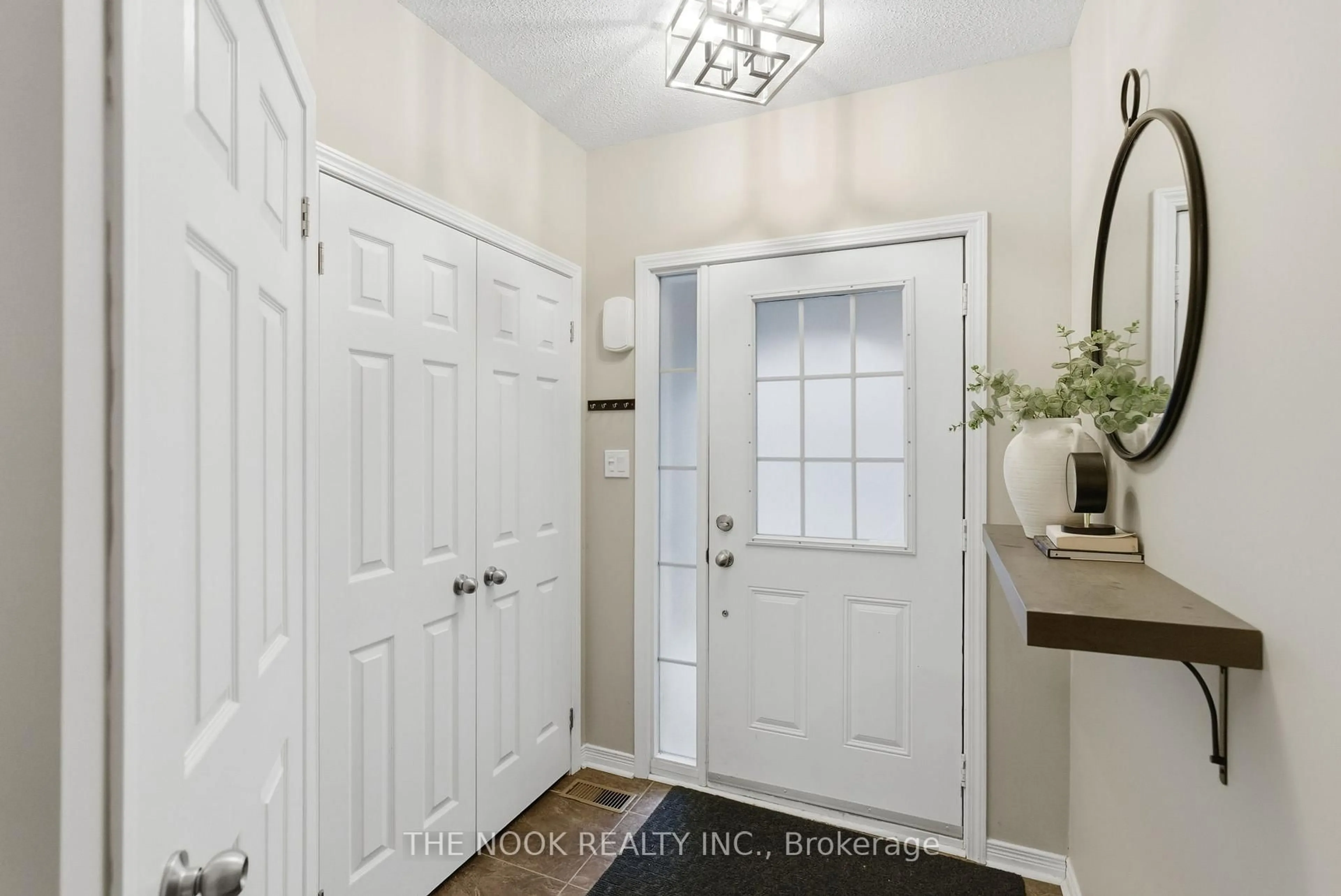 Indoor entryway for 82 Westover Dr, Clarington Ontario L1C 0M6