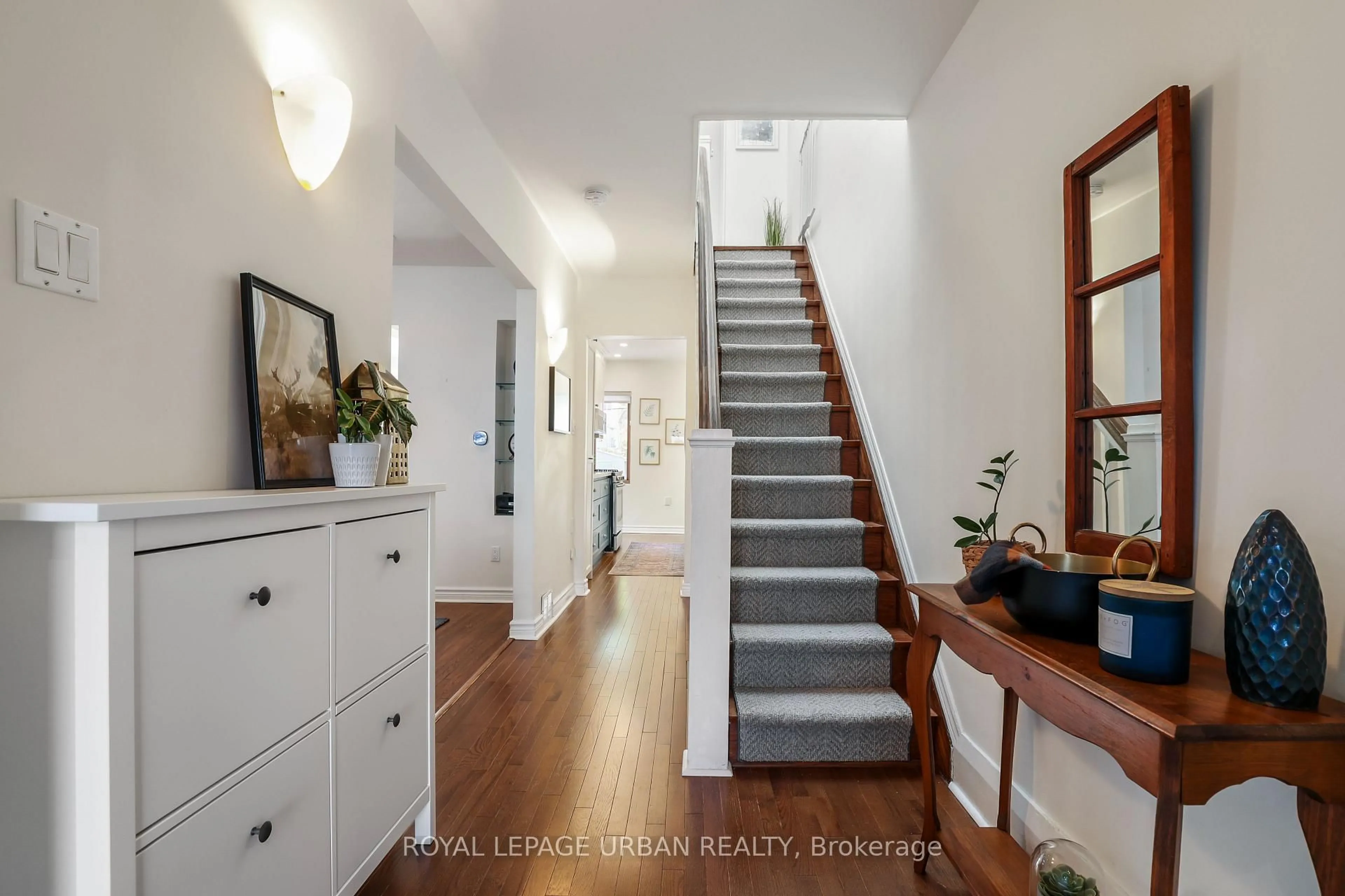 Indoor entryway for 447 Milverton Blvd, Toronto Ontario M4C 1X4