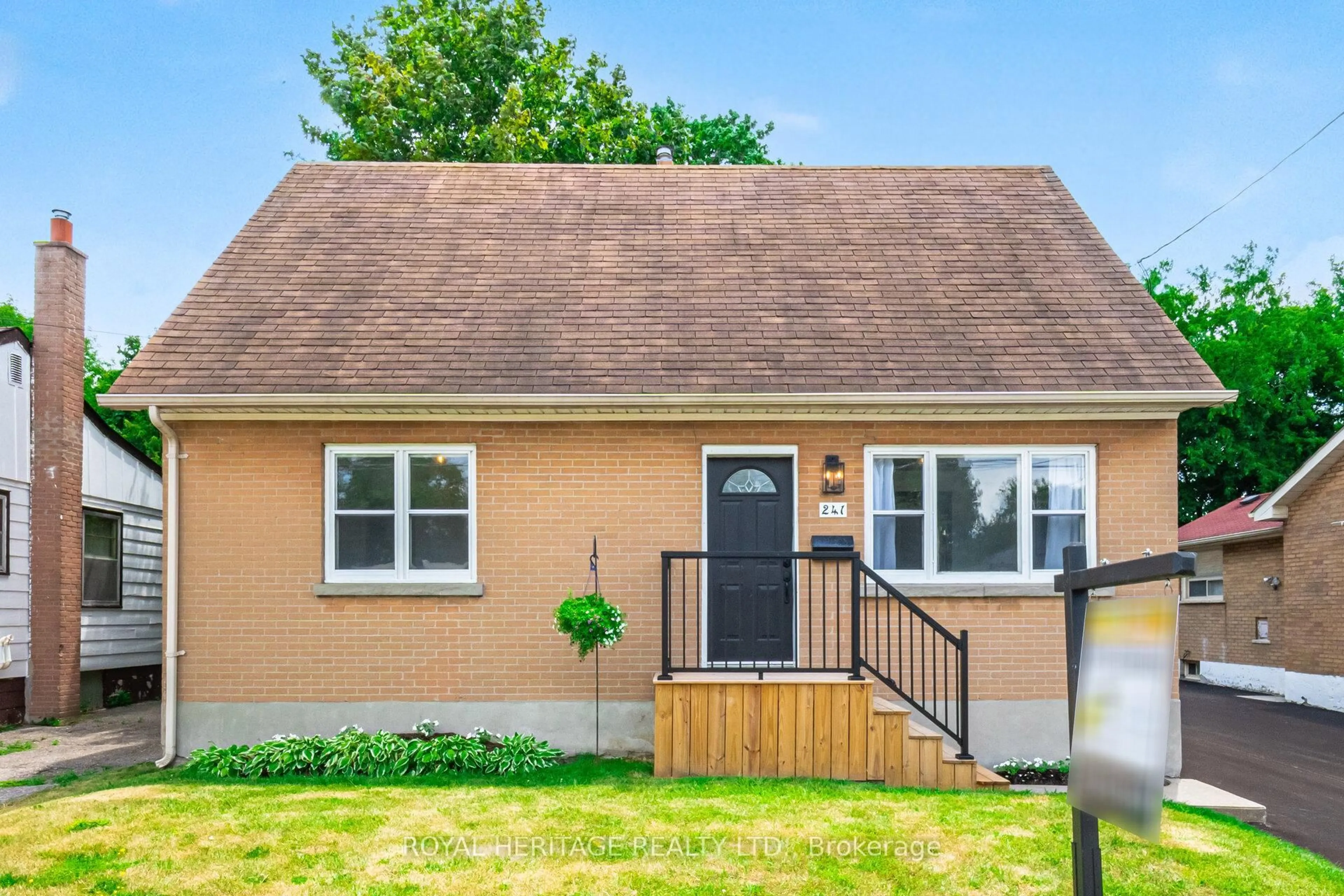 Home with vinyl exterior material, street for 241 Marquette Ave, Oshawa Ontario L1J 1W3