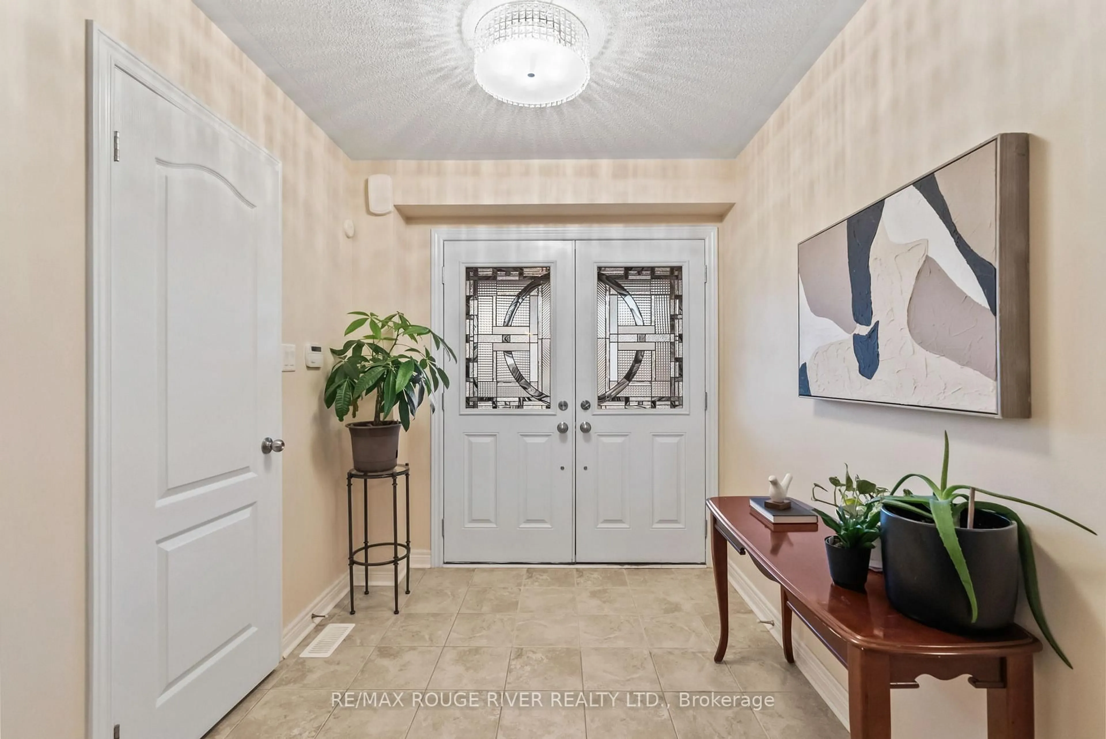 Indoor entryway for 1268 Salmers Dr, Oshawa Ontario L1K 0R6