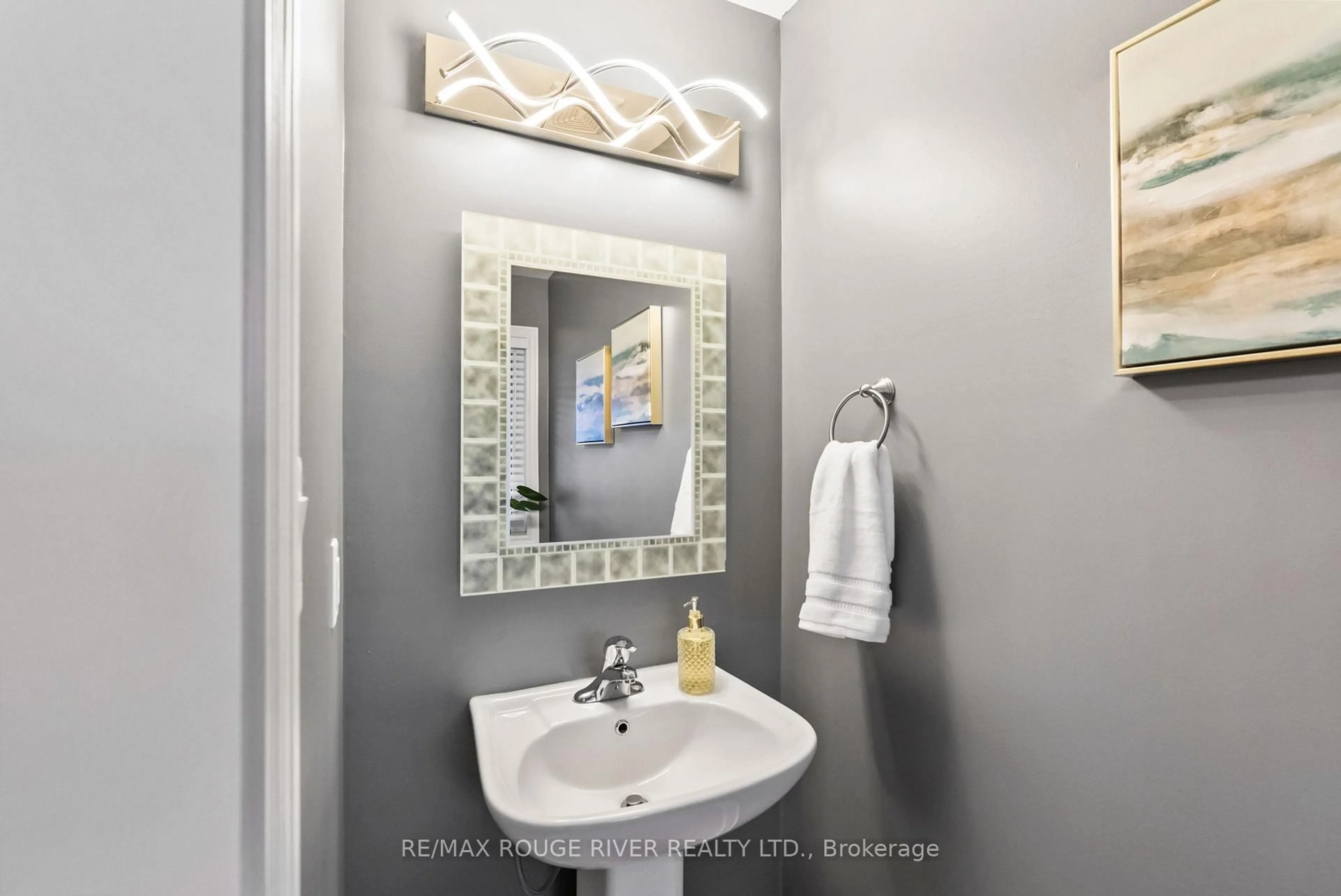 Contemporary bathroom, ceramic/tile floor for 1268 Salmers Dr, Oshawa Ontario L1K 0R6