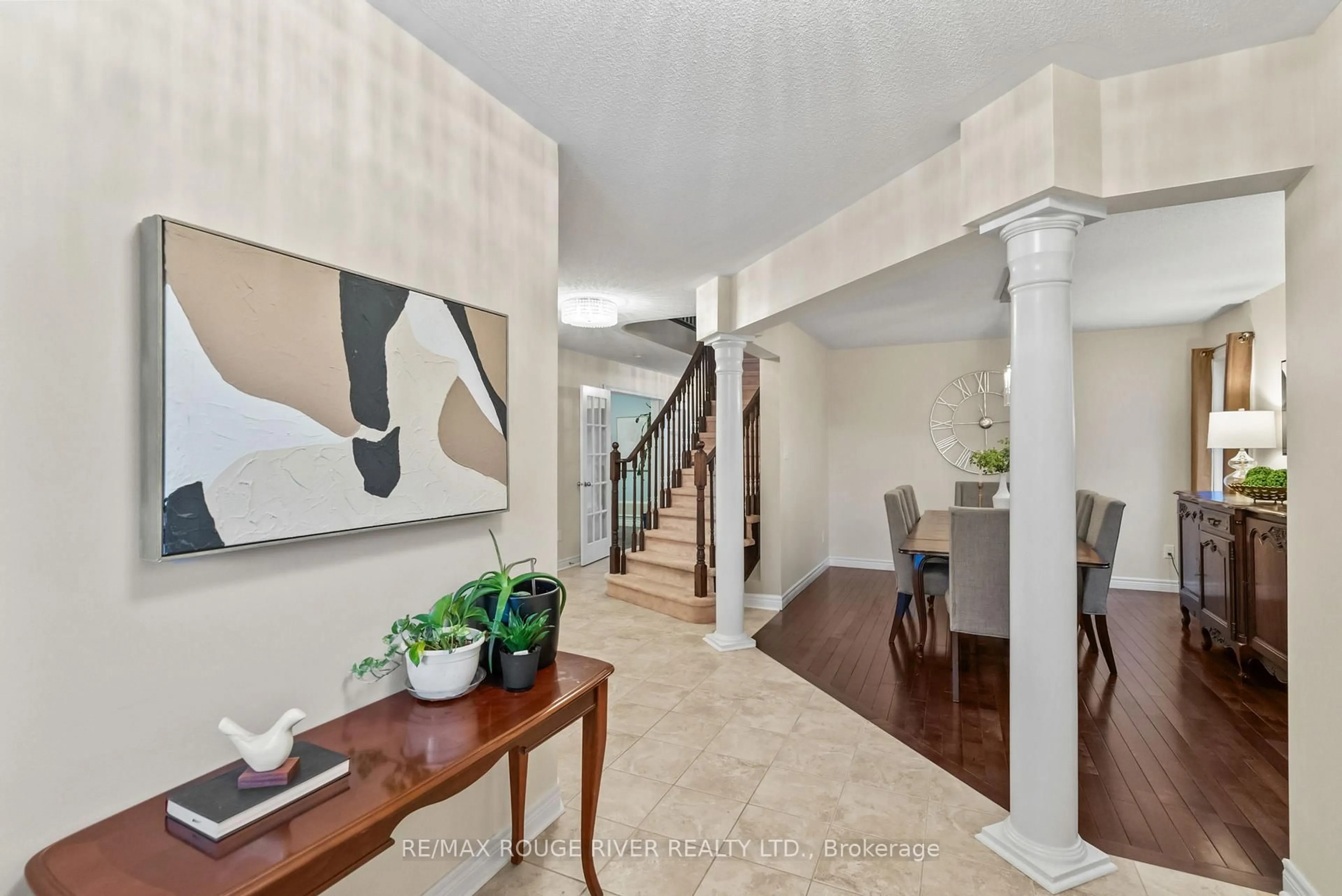 Indoor entryway for 1268 Salmers Dr, Oshawa Ontario L1K 0R6