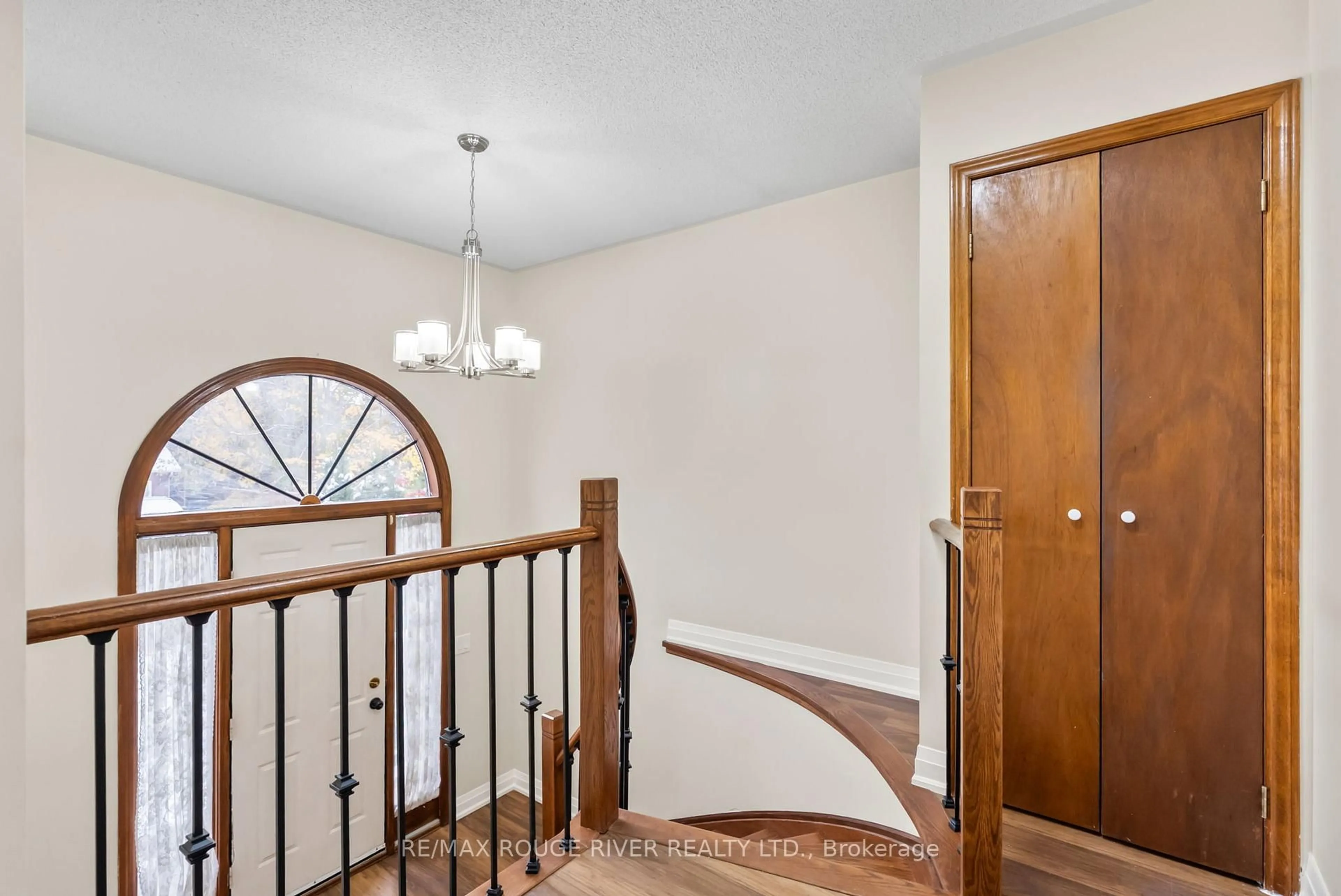 Unknown for 16 Borland Crt, Clarington Ontario L1C 4T6