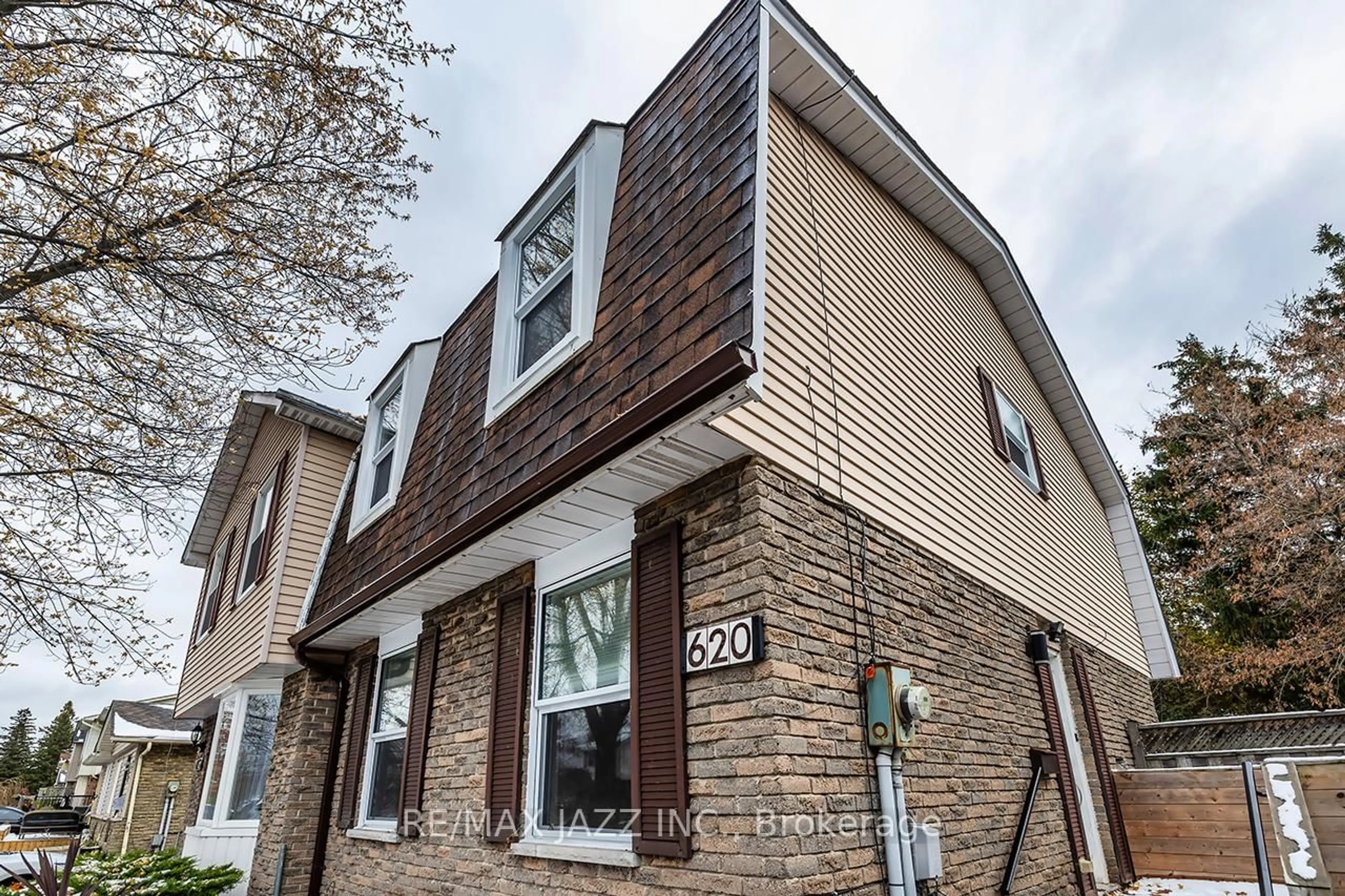 Home with brick exterior material, building for 620 Dorchester Dr, Oshawa Ontario L1J 6L5