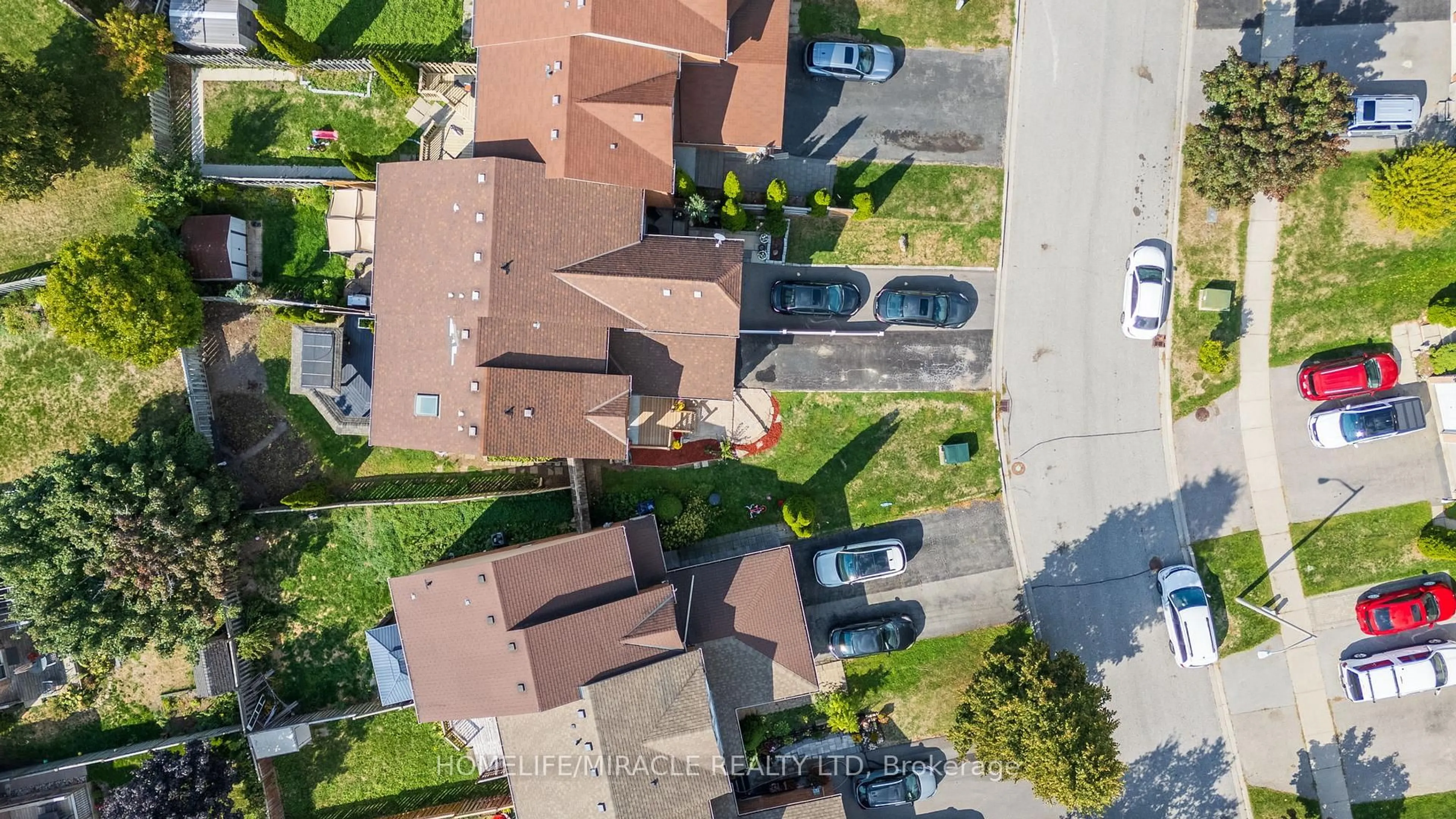 A pic from outside/outdoor area/front of a property/back of a property/a pic from drone, street for 40 Landerville Lane, Clarington Ontario L1C 4W8