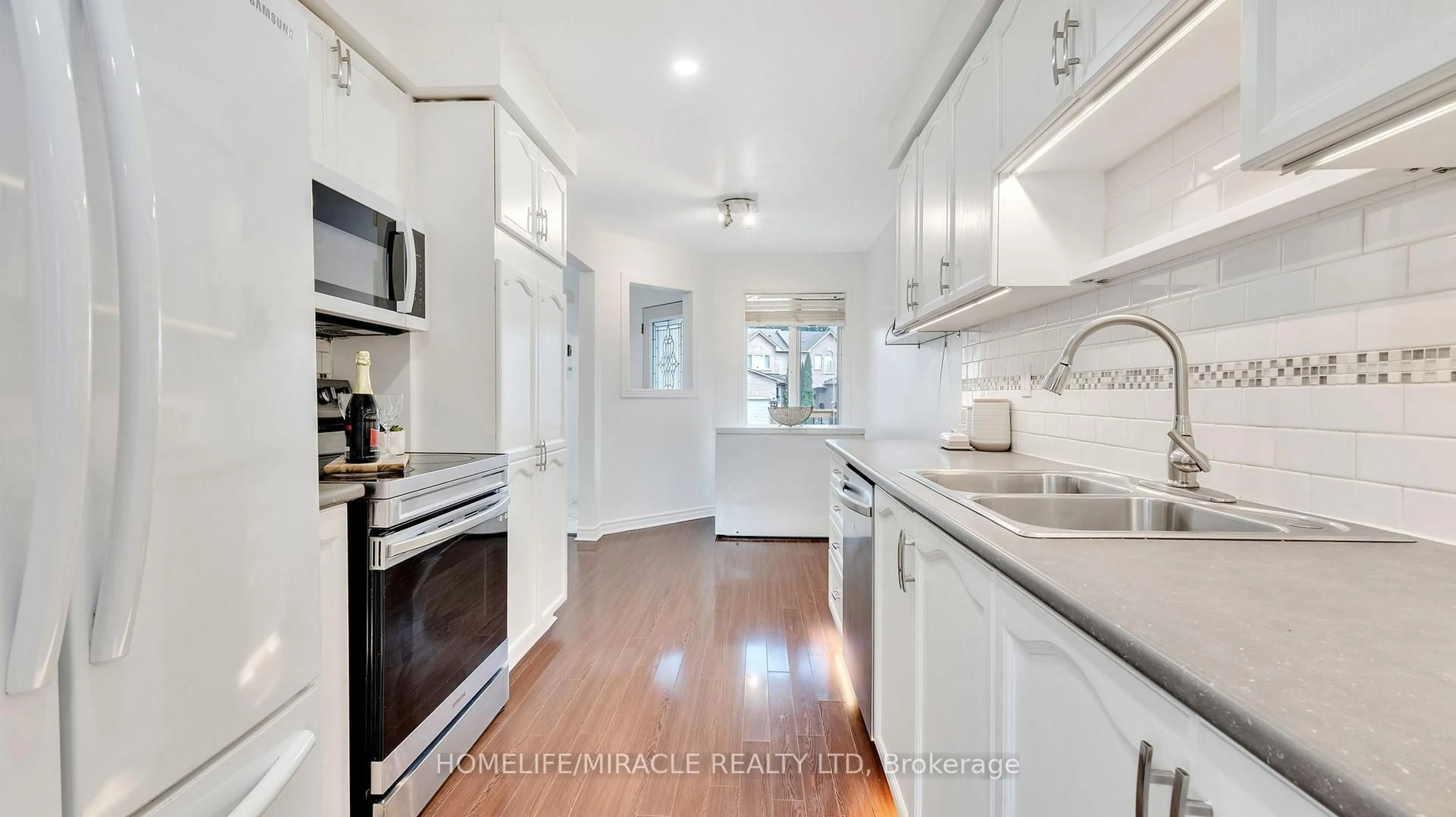 Open concept kitchen, ceramic/tile floor for 40 Landerville Lane, Clarington Ontario L1C 4W8