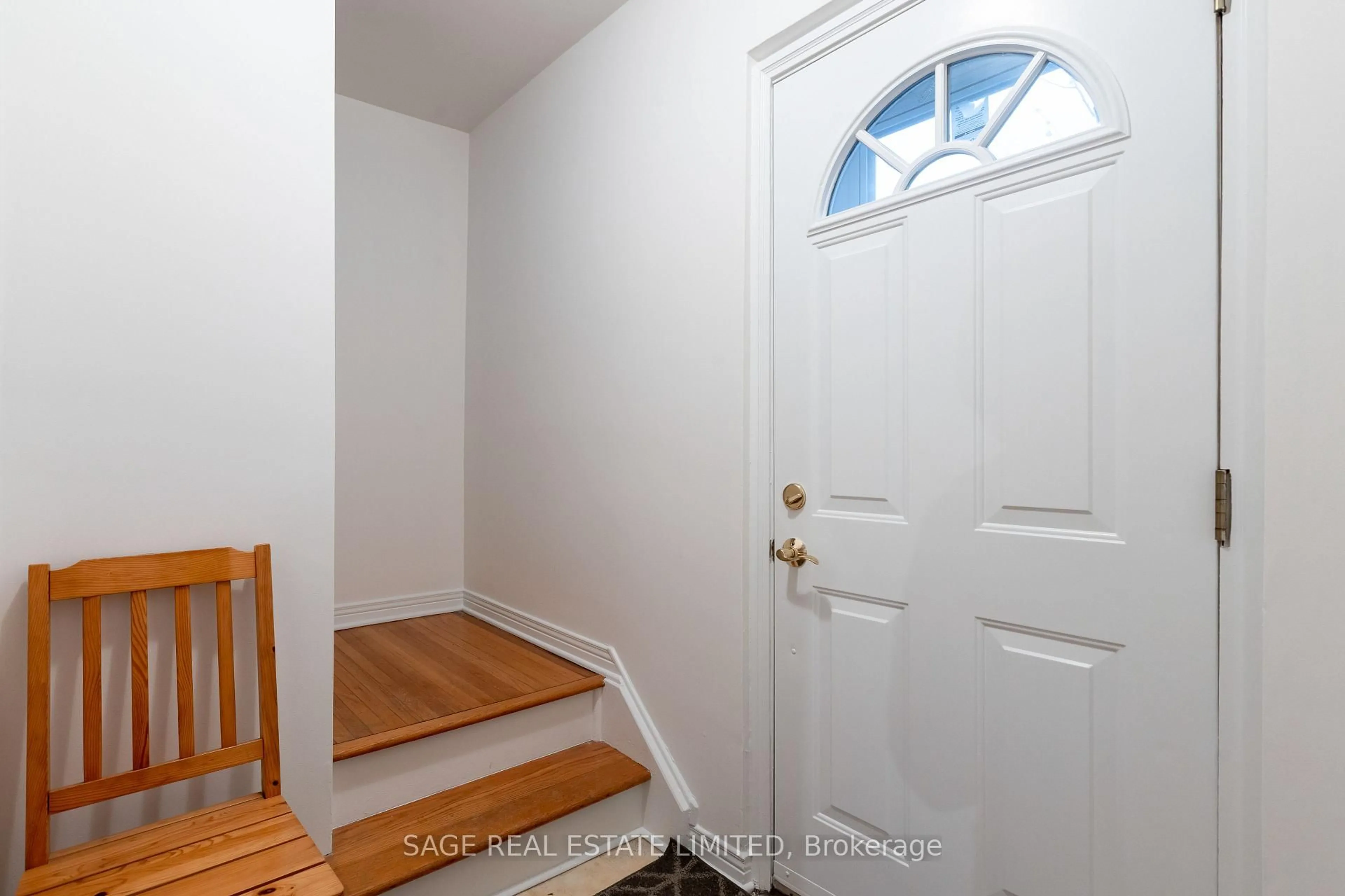 Indoor entryway for 25 Willowmount Dr, Toronto Ontario M1L 1X9